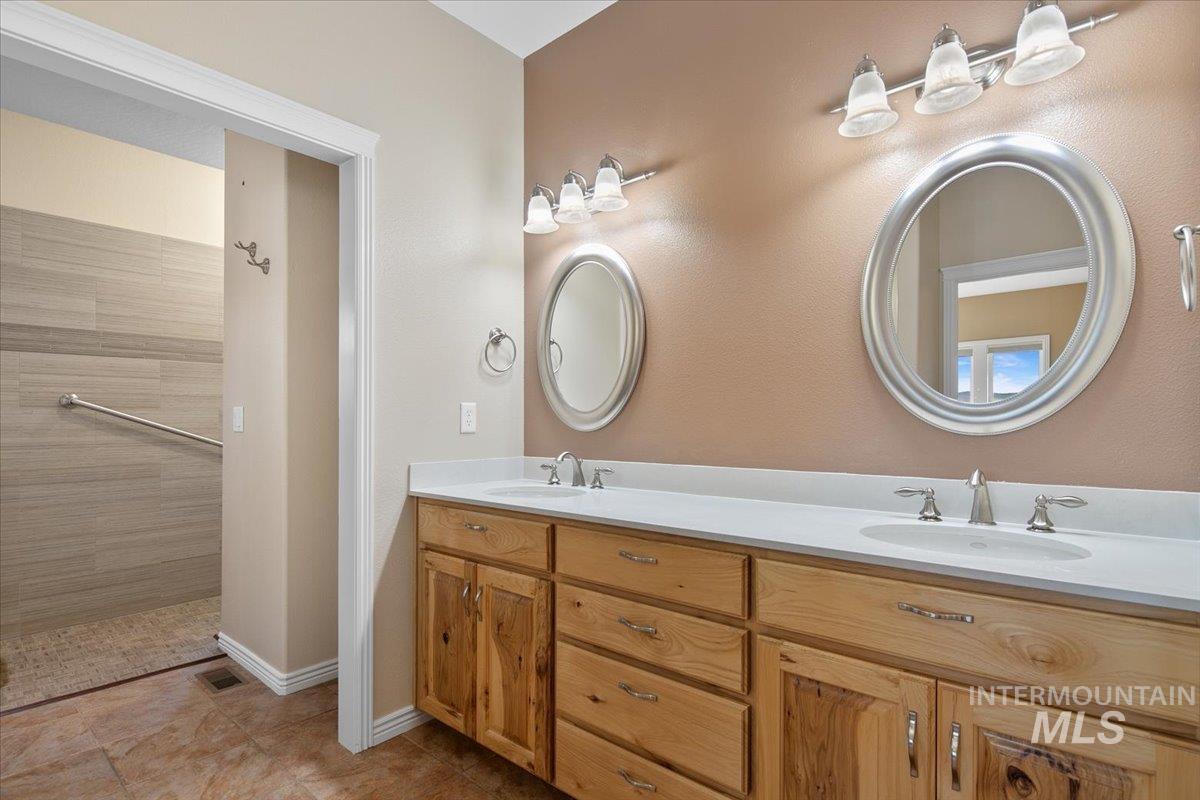 12 Coyote Point, Horseshoe Bend, Idaho 83629, 4 Bedrooms, 2.5 Bathrooms, Residential For Sale, Price $1,490,000,MLS 98963695