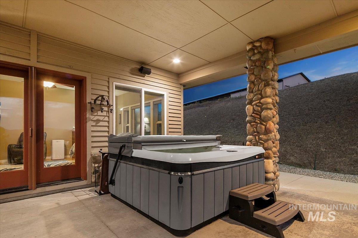 12 Coyote Point, Horseshoe Bend, Idaho 83629, 4 Bedrooms, 2.5 Bathrooms, Residential For Sale, Price $1,490,000,MLS 98963695