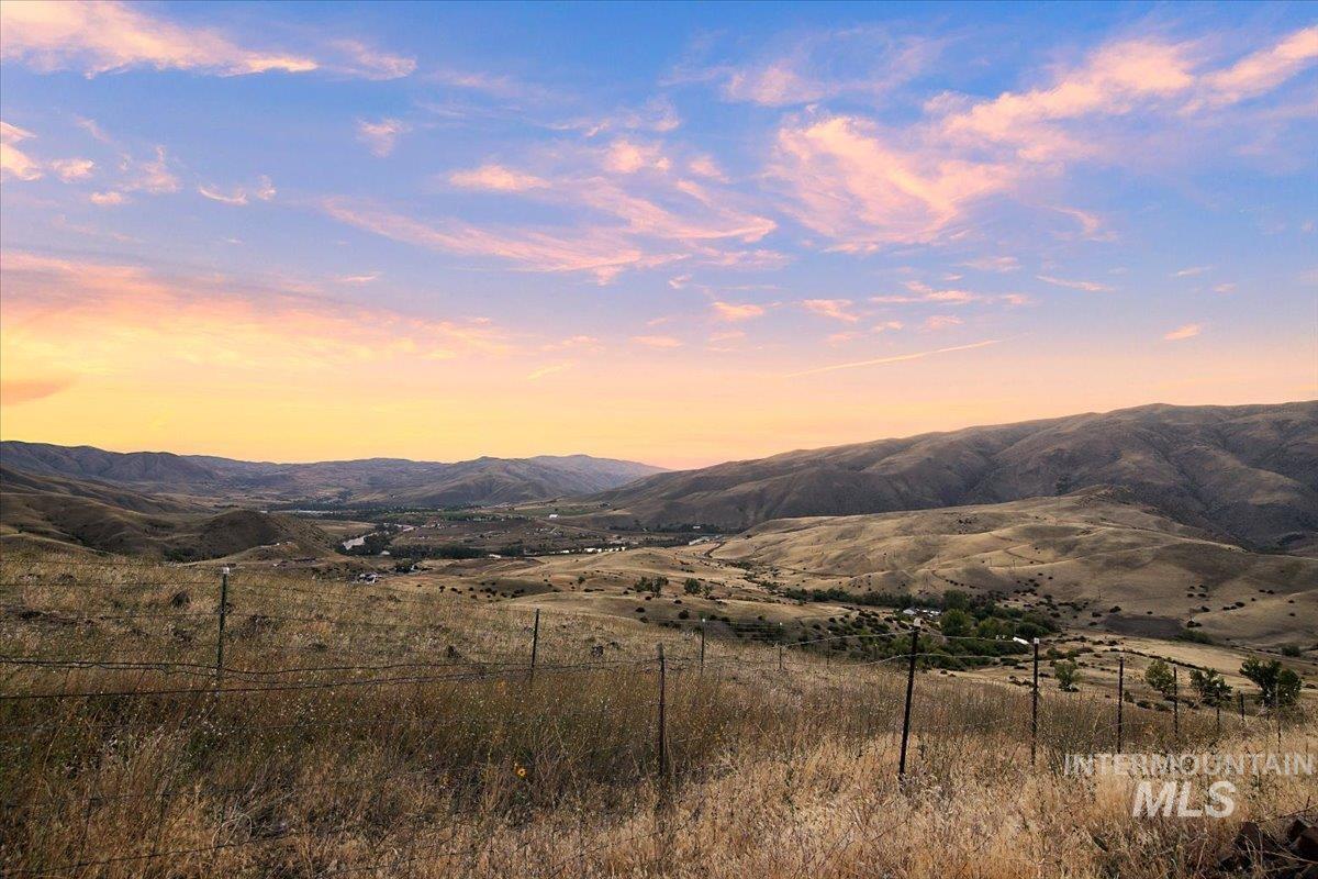 12 Coyote Point, Horseshoe Bend, Idaho 83629, 4 Bedrooms, 2.5 Bathrooms, Residential For Sale, Price $1,490,000,MLS 98963695