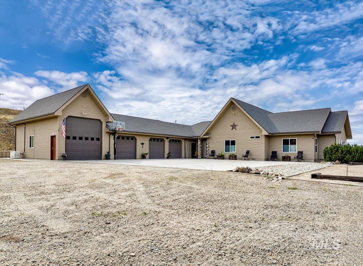 12 Coyote Point, Horseshoe Bend, Idaho 83629, 4 Bedrooms, 2.5 Bathrooms, Residential For Sale, Price $1,490,000,MLS 98963695