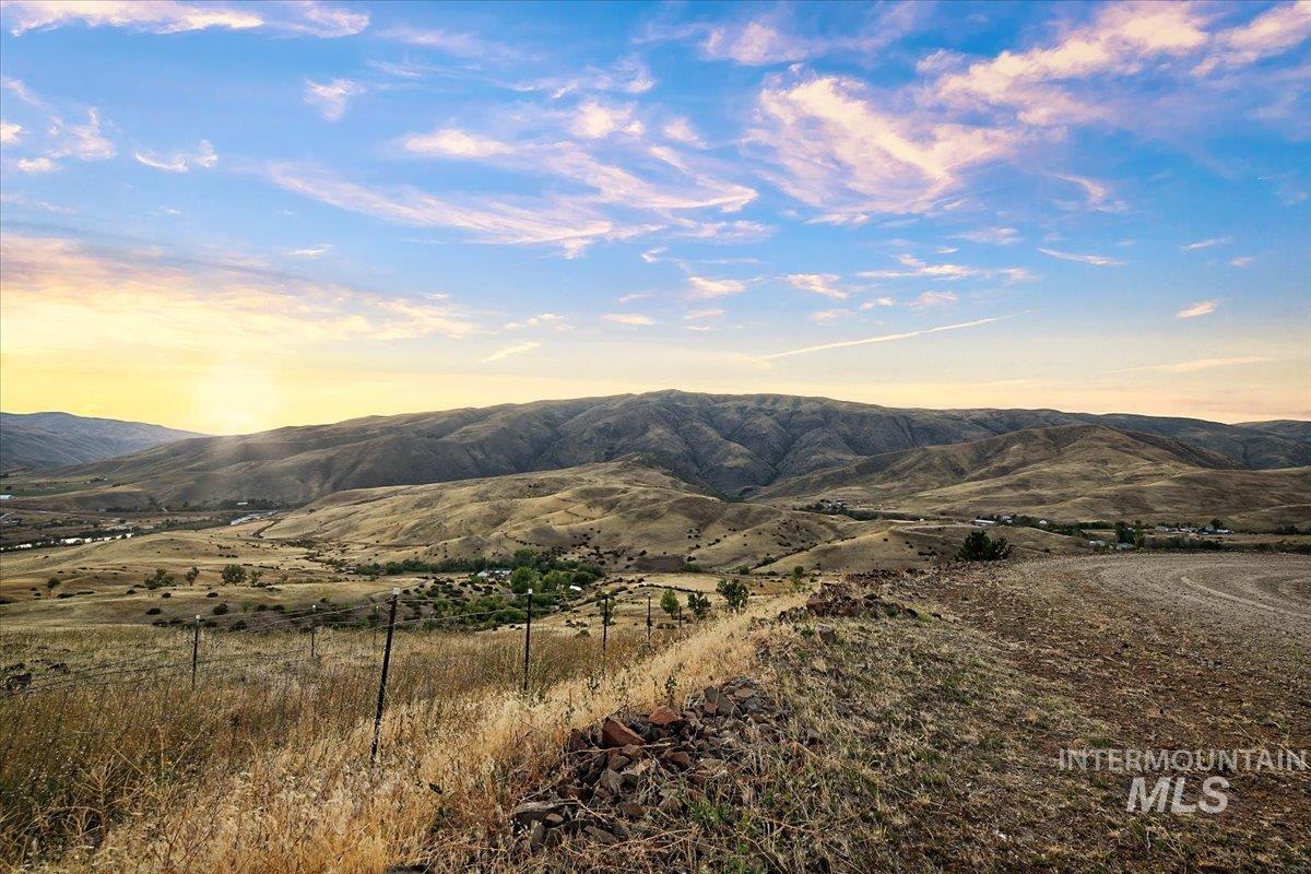 12 Coyote Point, Horseshoe Bend, Idaho 83629, 4 Bedrooms, 2.5 Bathrooms, Residential For Sale, Price $1,490,000,MLS 98963695