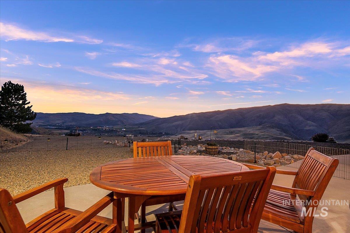 12 Coyote Point, Horseshoe Bend, Idaho 83629, 4 Bedrooms, 2.5 Bathrooms, Residential For Sale, Price $1,490,000,MLS 98963695