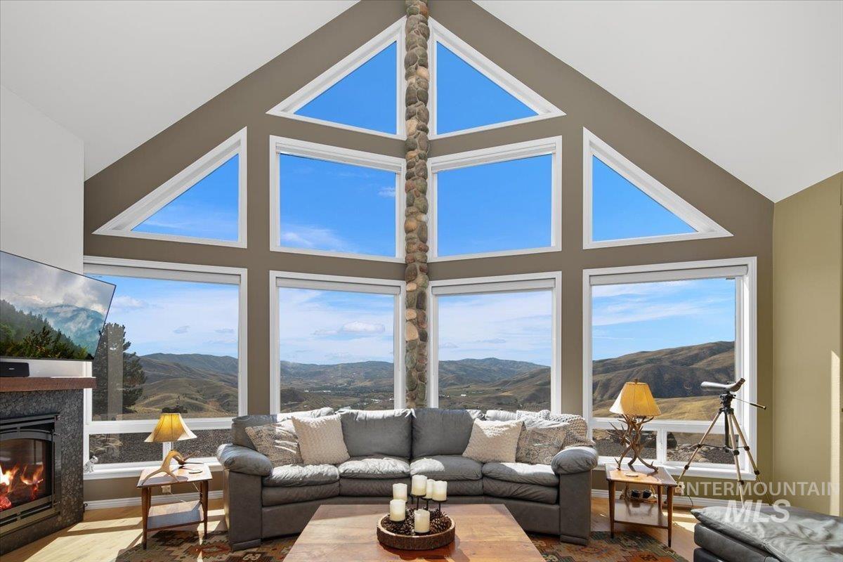 12 Coyote Point, Horseshoe Bend, Idaho 83629, 4 Bedrooms, 2.5 Bathrooms, Residential For Sale, Price $1,490,000,MLS 98963695