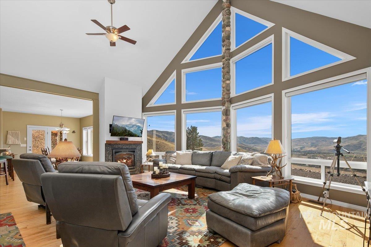 12 Coyote Point, Horseshoe Bend, Idaho 83629, 4 Bedrooms, 2.5 Bathrooms, Residential For Sale, Price $1,490,000,MLS 98963695