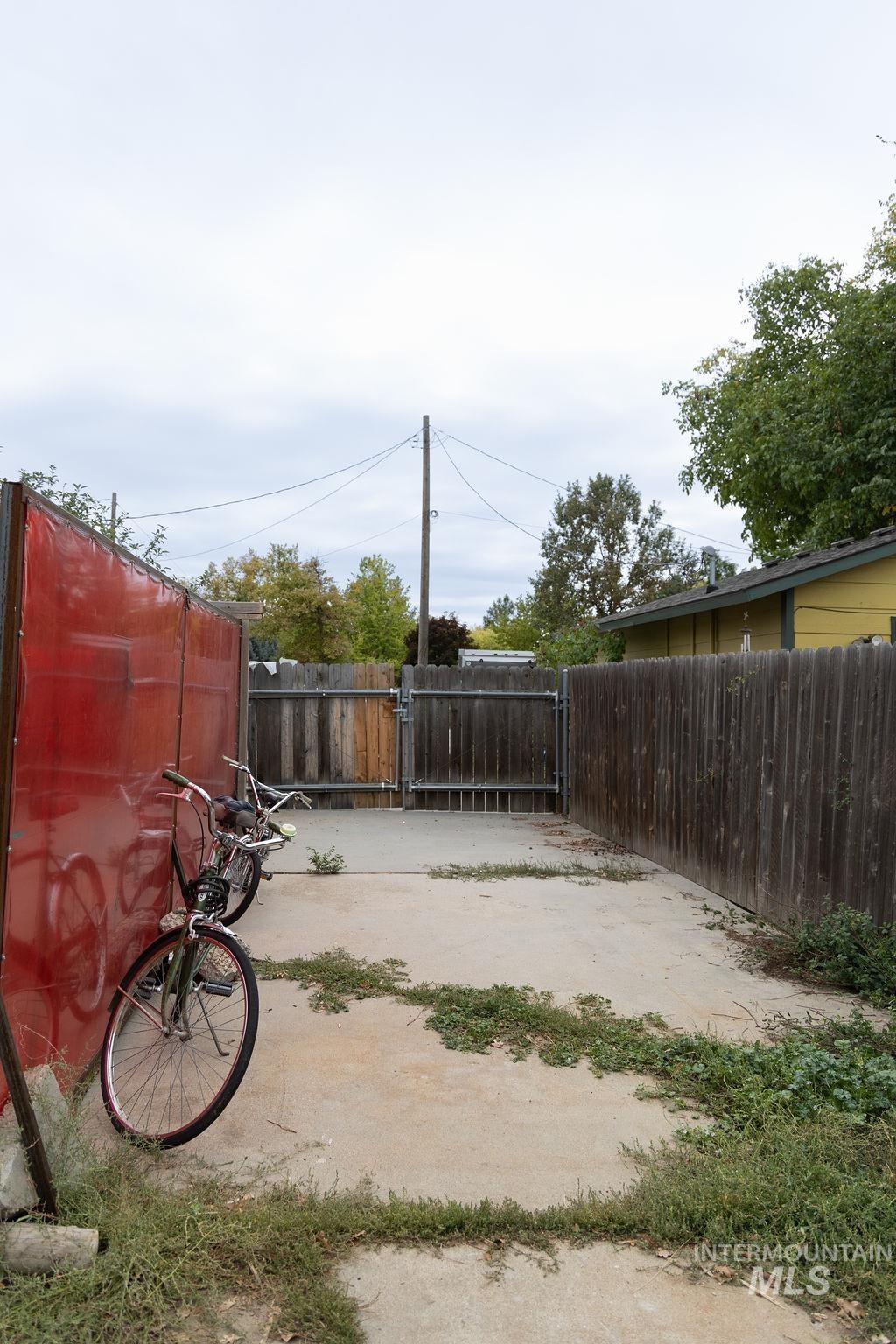 5420 W Targee, Boise, Idaho 83705, 2 Bedrooms, 1 Bathroom, Residential For Sale, Price $420,000,MLS 98963709