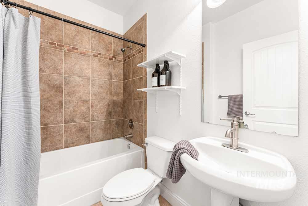 424 E Thurman Mill St., Garden City, Idaho 83712, 3 Bedrooms, 3.5 Bathrooms, Residential For Sale, Price $685,000,MLS 98963710