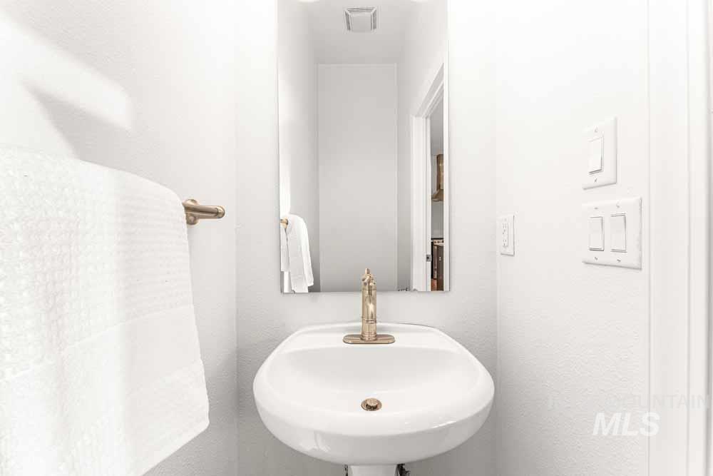 424 E Thurman Mill St., Garden City, Idaho 83712, 3 Bedrooms, 3.5 Bathrooms, Residential For Sale, Price $685,000,MLS 98963710