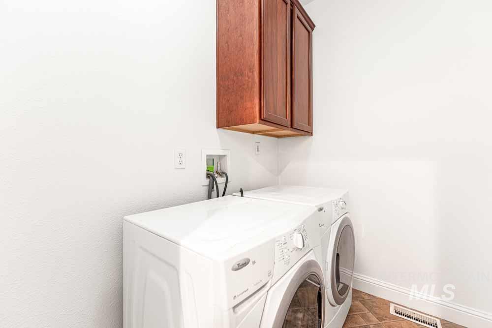 424 E Thurman Mill St., Garden City, Idaho 83712, 3 Bedrooms, 3.5 Bathrooms, Residential For Sale, Price $685,000,MLS 98963710