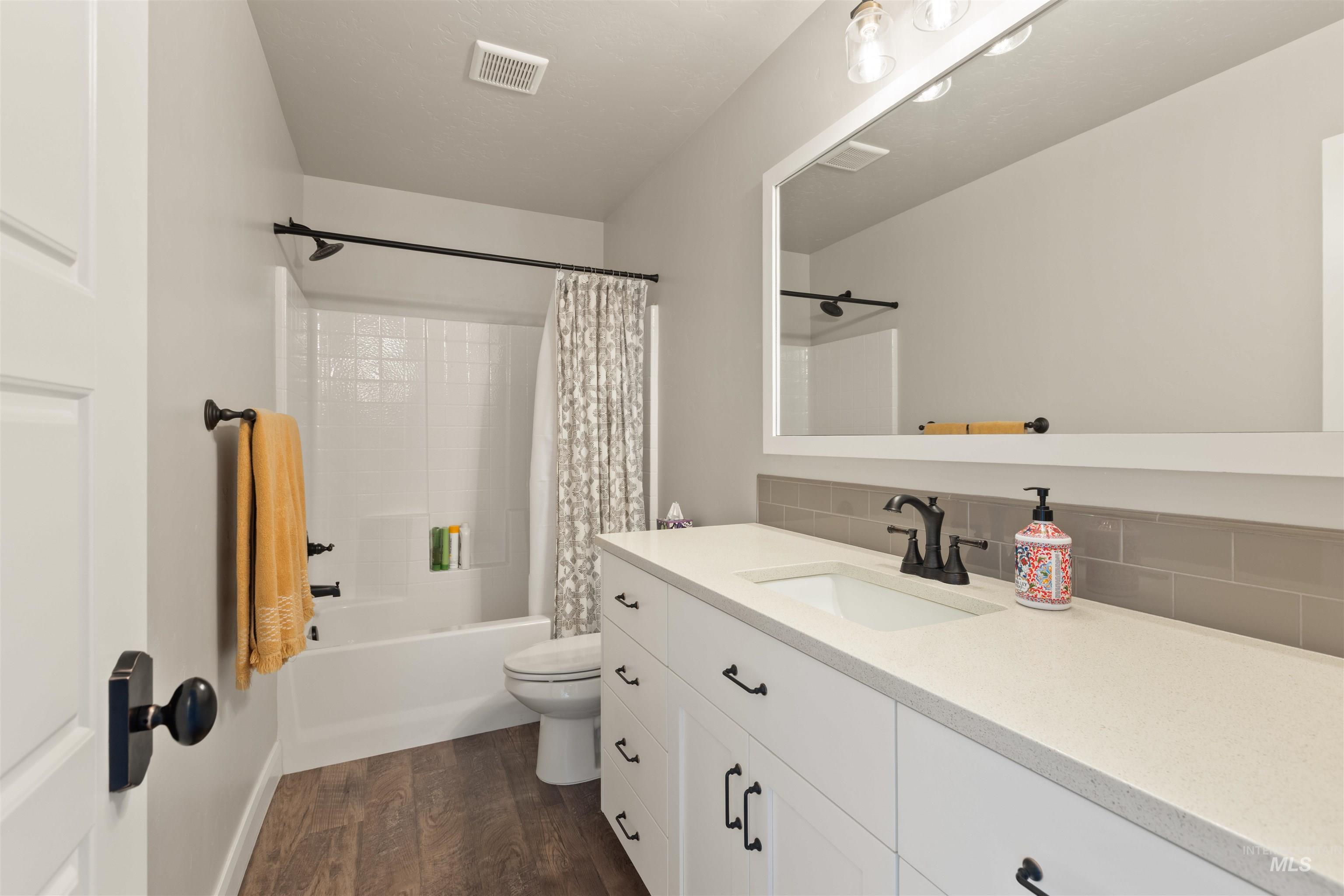 365 N Tullshire Ave., Eagle, Idaho 83616, 4 Bedrooms, 3.5 Bathrooms, Residential For Sale, Price $755,000,MLS 98963720