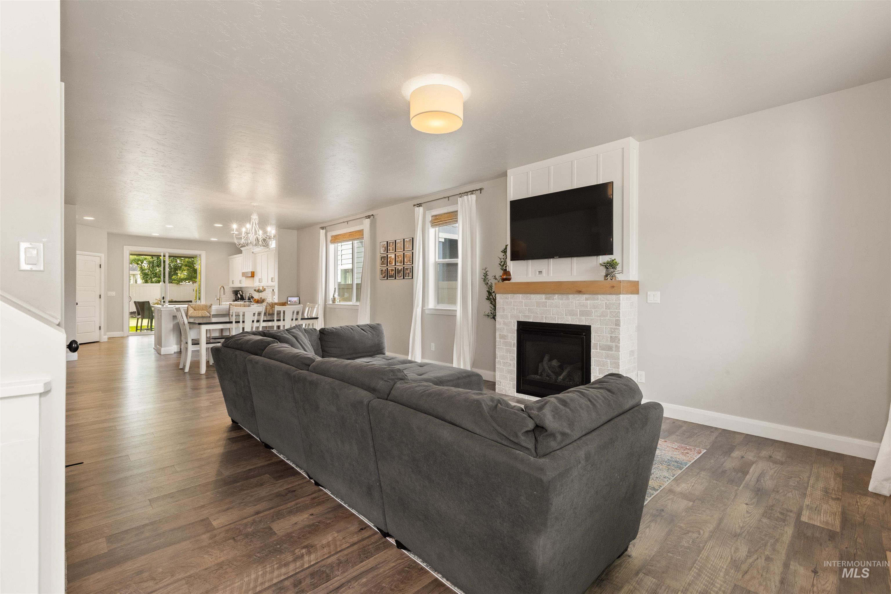 365 N Tullshire Ave., Eagle, Idaho 83616, 4 Bedrooms, 3.5 Bathrooms, Residential For Sale, Price $755,000,MLS 98963720