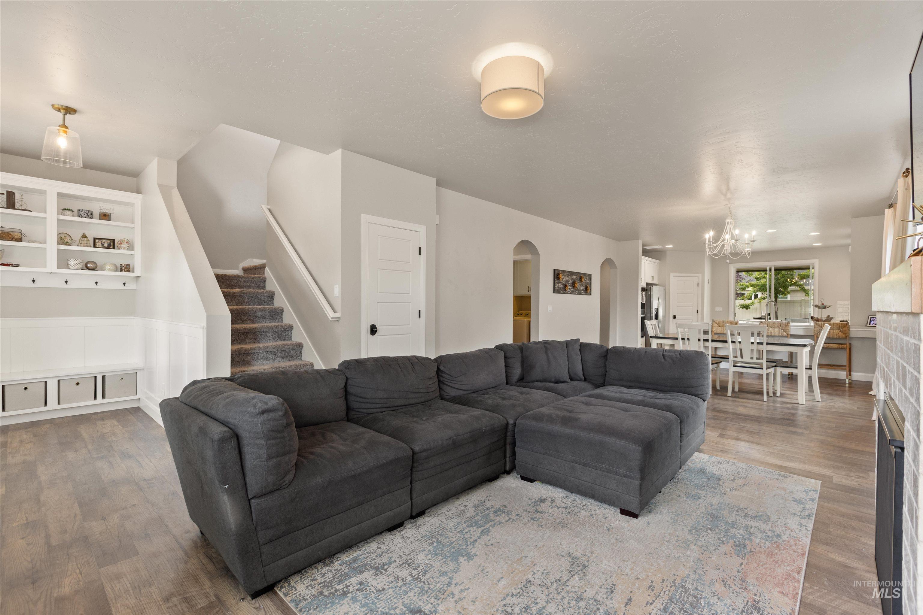 365 N Tullshire Ave., Eagle, Idaho 83616, 4 Bedrooms, 3.5 Bathrooms, Residential For Sale, Price $755,000,MLS 98963720