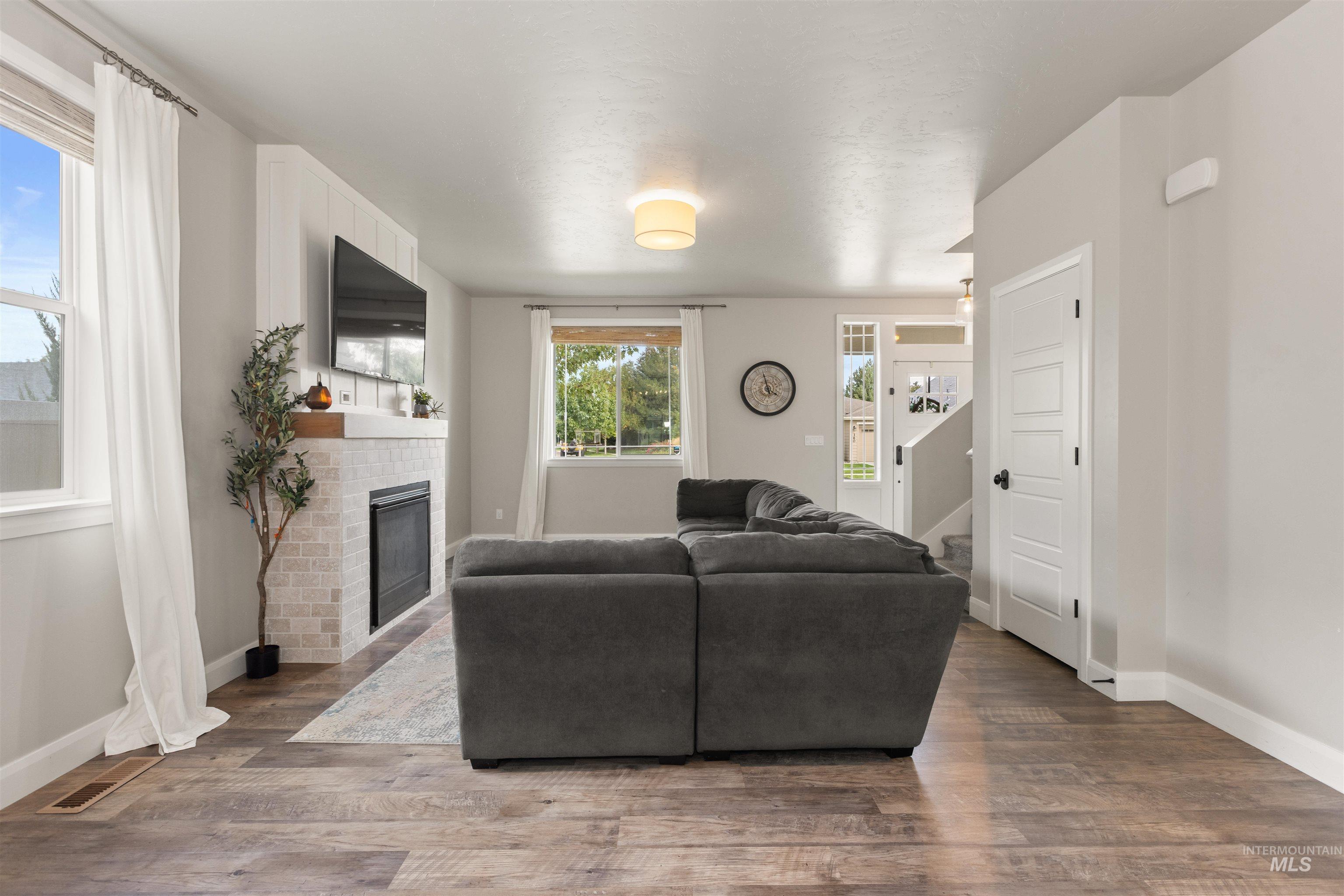 365 N Tullshire Ave., Eagle, Idaho 83616, 4 Bedrooms, 3.5 Bathrooms, Residential For Sale, Price $755,000,MLS 98963720