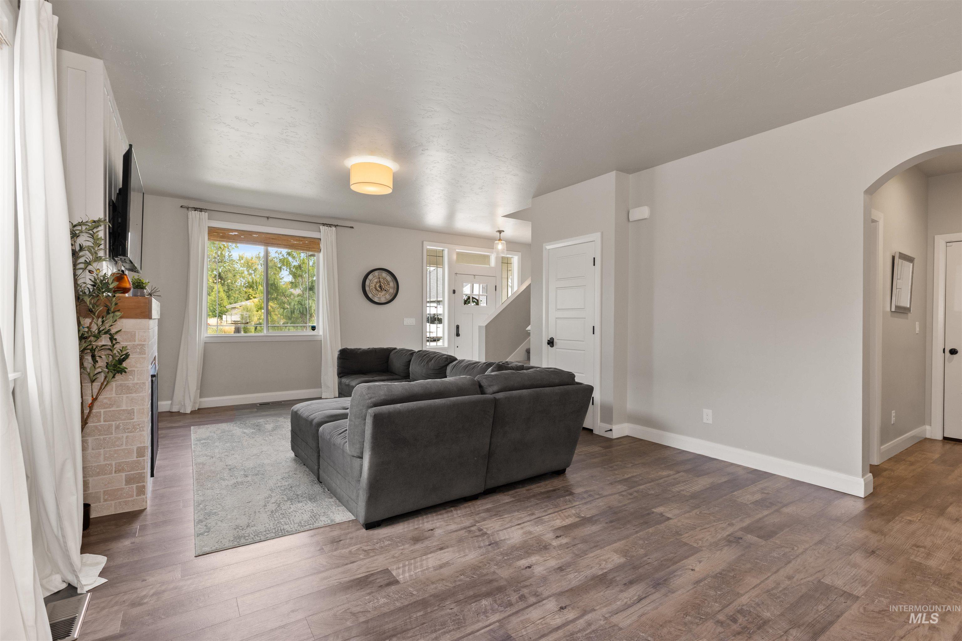 365 N Tullshire Ave., Eagle, Idaho 83616, 4 Bedrooms, 3.5 Bathrooms, Residential For Sale, Price $755,000,MLS 98963720