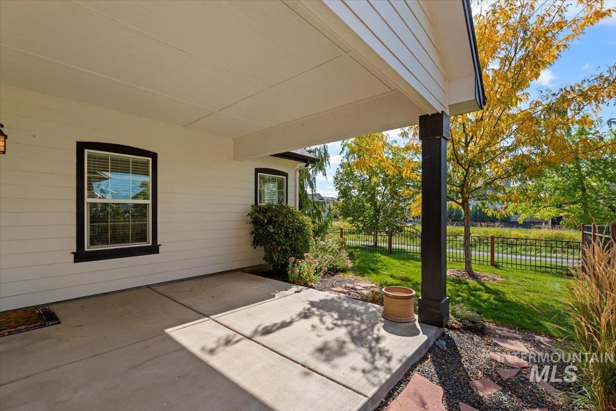 5011 W Clear Field, Eagle, Idaho 83616, 3 Bedrooms, 2 Bathrooms, Residential For Sale, Price $619,900, 98963728