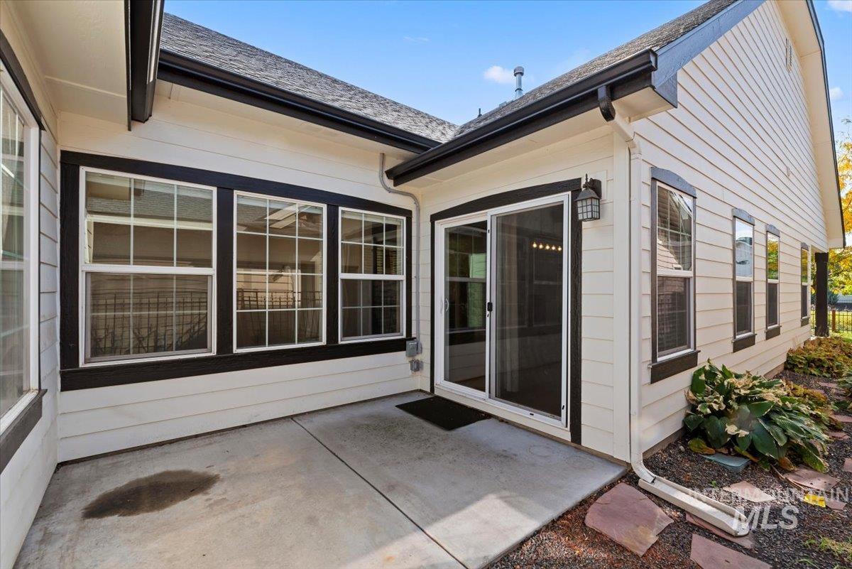 5011 W Clear Field, Eagle, Idaho 83616, 3 Bedrooms, 2 Bathrooms, Residential For Sale, Price $619,900, 98963728