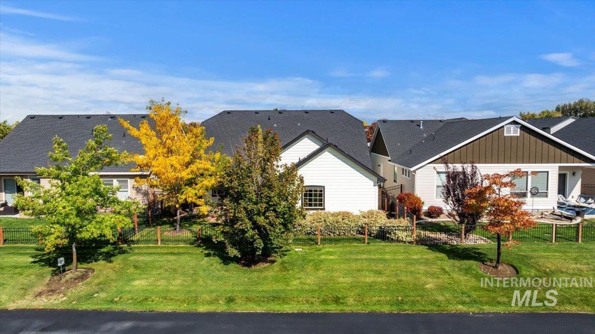 5011 W Clear Field, Eagle, Idaho 83616, 3 Bedrooms, 2 Bathrooms, Residential For Sale, Price $619,900, 98963728