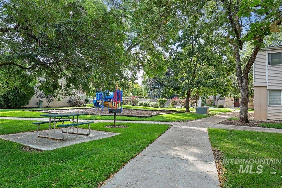 824 S Curtis Rd, Boise, Idaho 83705, 2 Bedrooms, 1.5 Bathrooms, Residential For Sale, Price $249,000,MLS 98963733