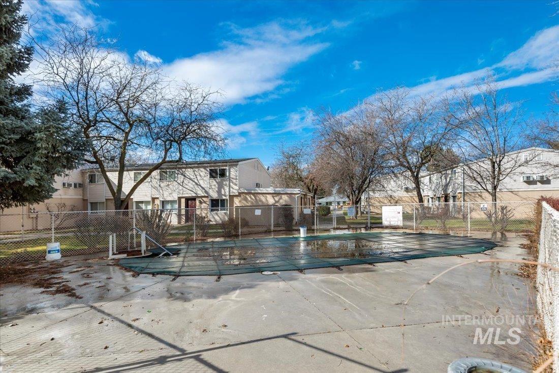 824 S Curtis Rd, Boise, Idaho 83705, 2 Bedrooms, 1.5 Bathrooms, Residential For Sale, Price $249,000,MLS 98963733