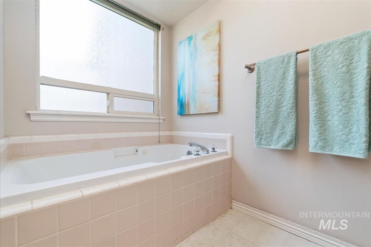 710 W Wildrye Ct, Nampa, Idaho 83686, 3 Bedrooms, 2 Bathrooms, Residential For Sale, Price $438,000,MLS 98963764