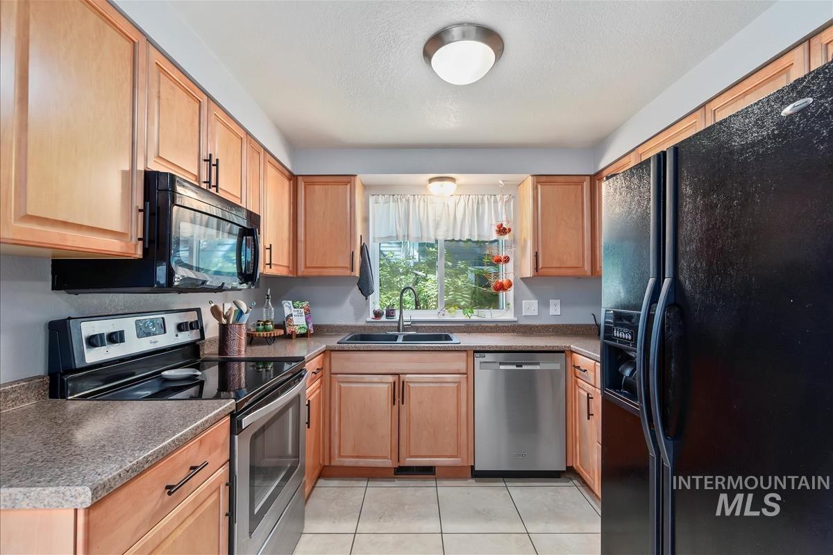 1793 E Boise Ave, Boise, Idaho 83706, 2 Bedrooms, 1.5 Bathrooms, Residential For Sale, Price $397,500,MLS 98963766