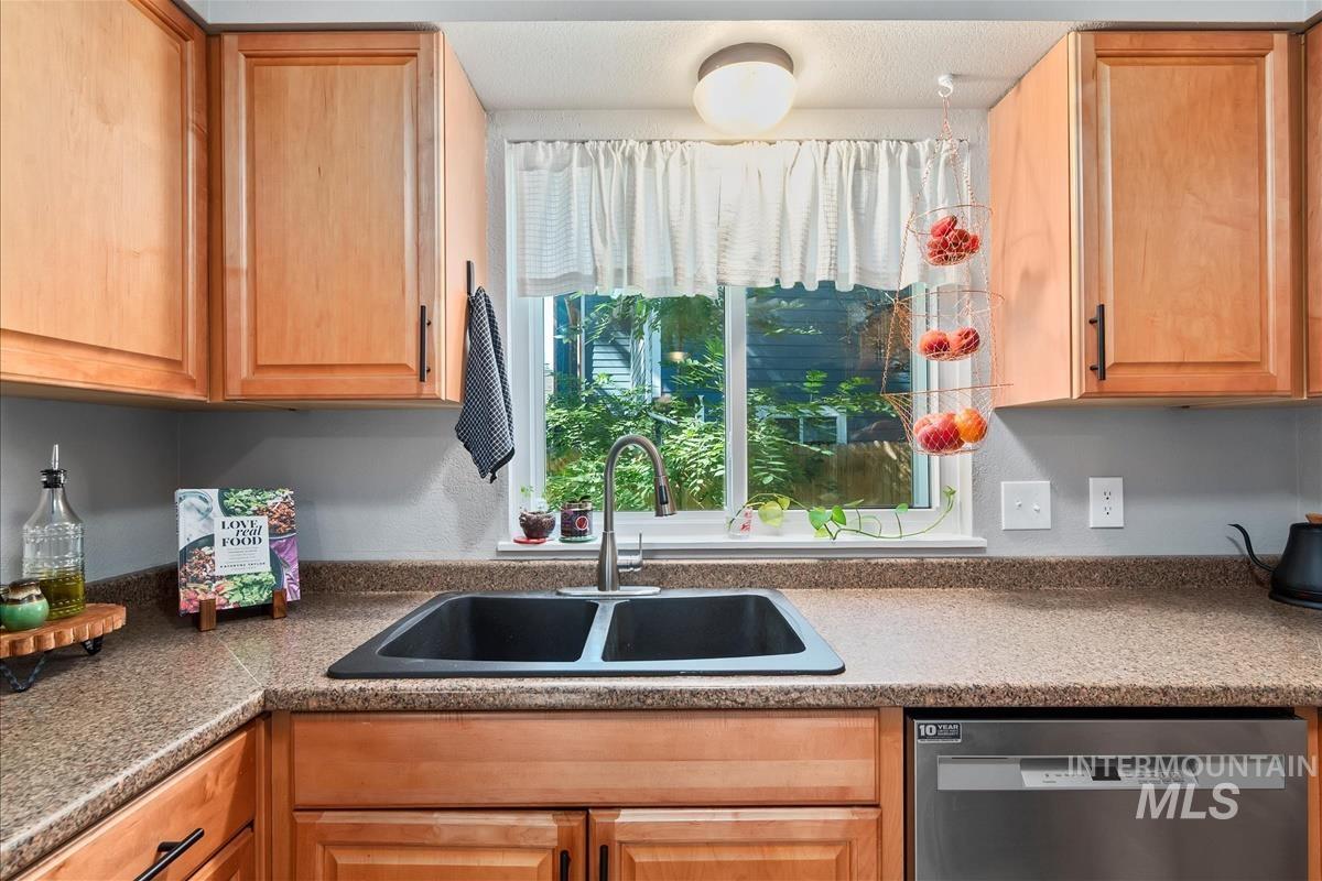 1793 E Boise Ave, Boise, Idaho 83706, 2 Bedrooms, 1.5 Bathrooms, Residential For Sale, Price $397,500,MLS 98963766