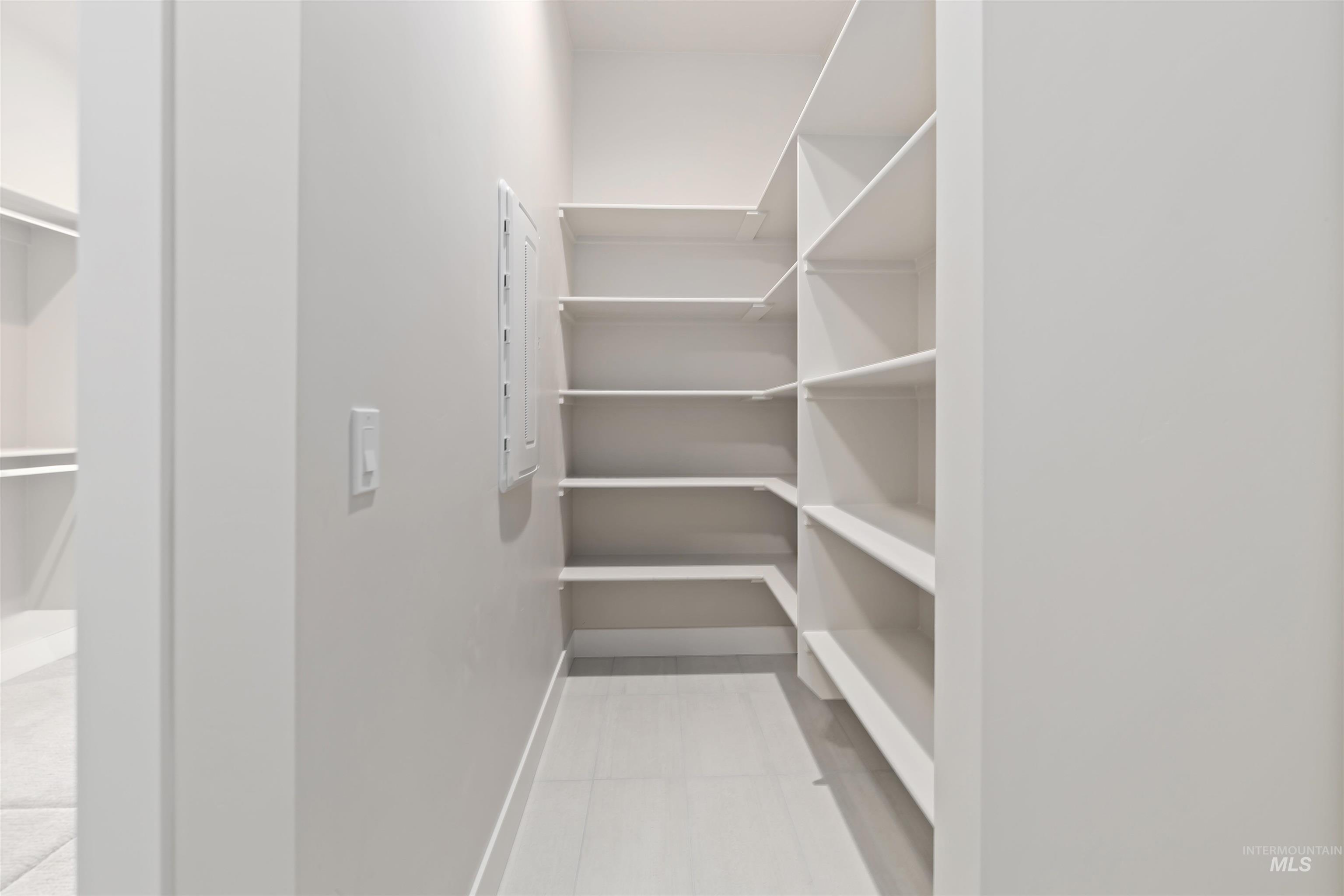 2247 E Blakehurst St, Kuna, Idaho 83634, 3 Bedrooms, 3 Bathrooms, Residential For Sale, Price $806,880,MLS 98963772