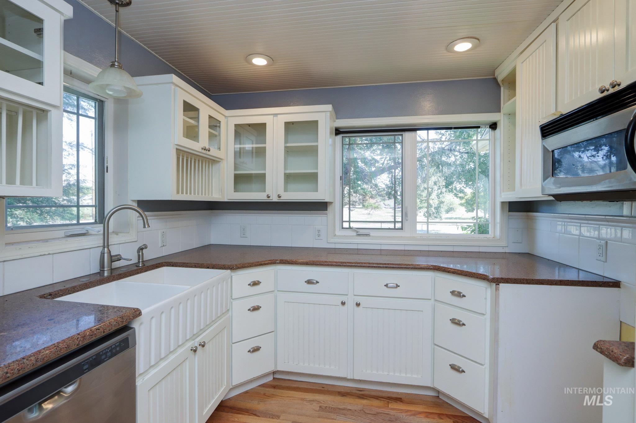 41 N Dorian Dr, Ontario, Oregon 97914, 3 Bedrooms, 2 Bathrooms, Residential For Sale, Price $325,000,MLS 98963812