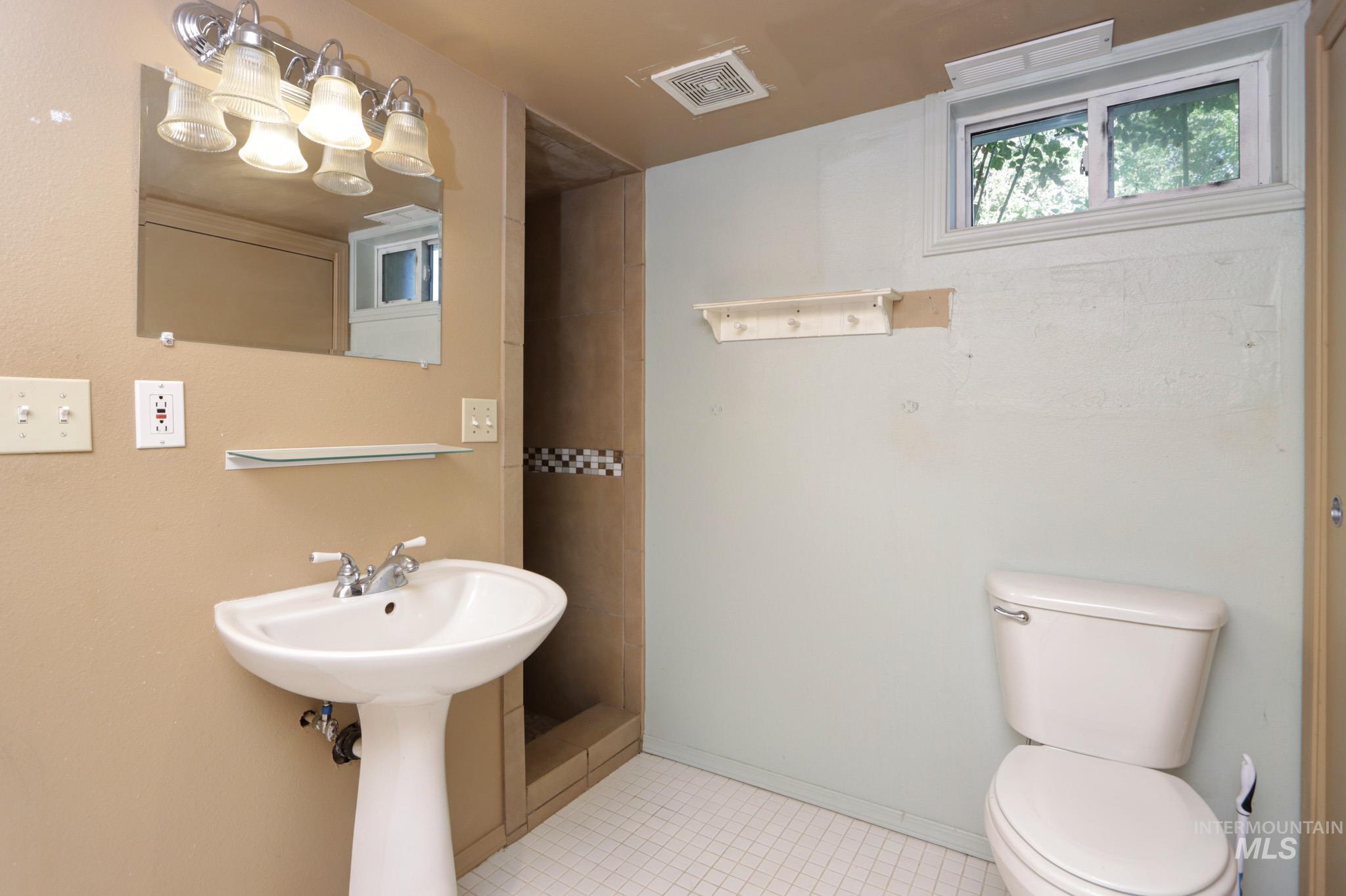 41 N Dorian Dr, Ontario, Oregon 97914, 3 Bedrooms, 2 Bathrooms, Residential For Sale, Price $325,000,MLS 98963812