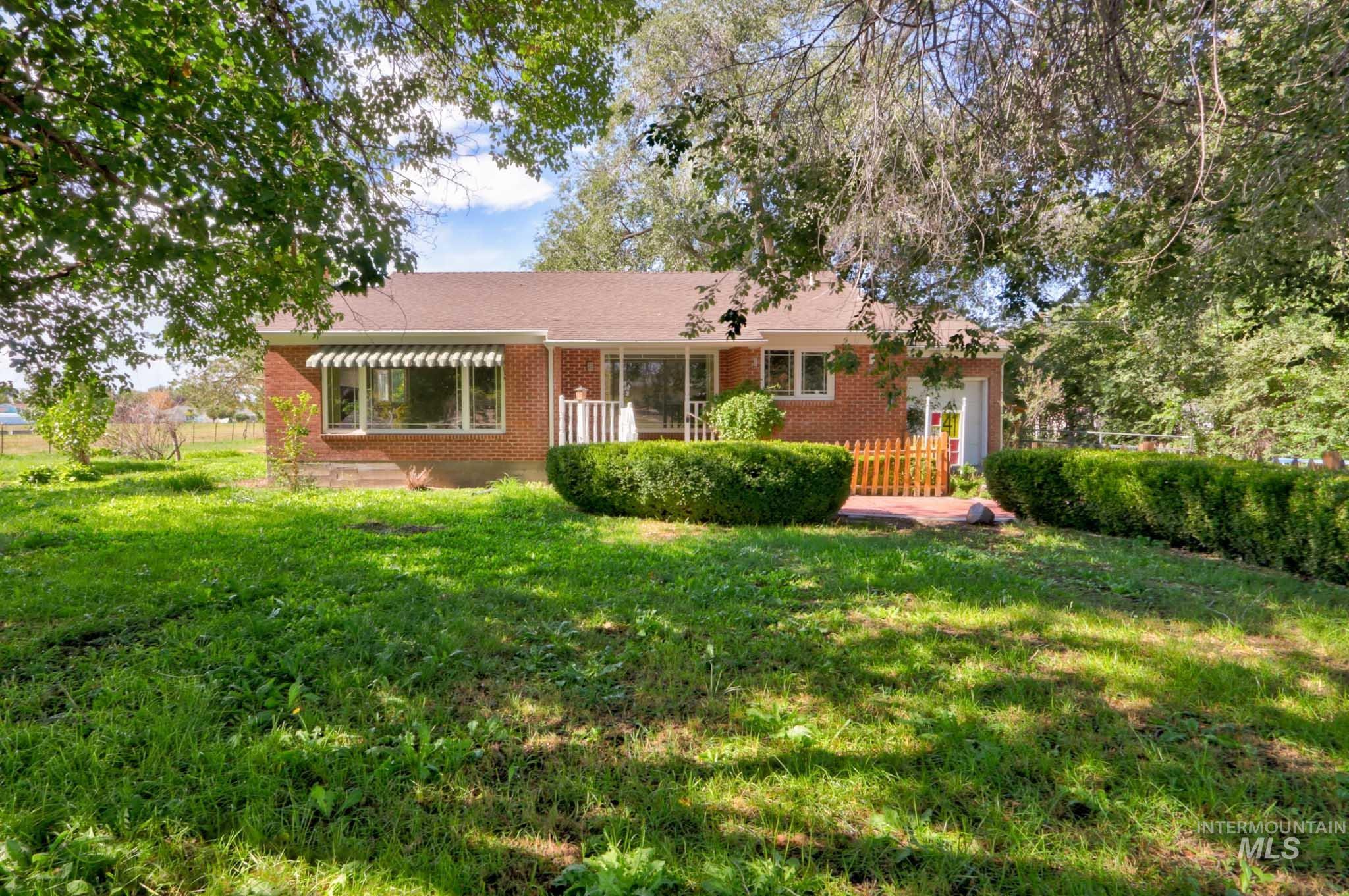 41 N Dorian Dr, Ontario, Oregon 97914, 3 Bedrooms, 2 Bathrooms, Residential For Sale, Price $325,000,MLS 98963812