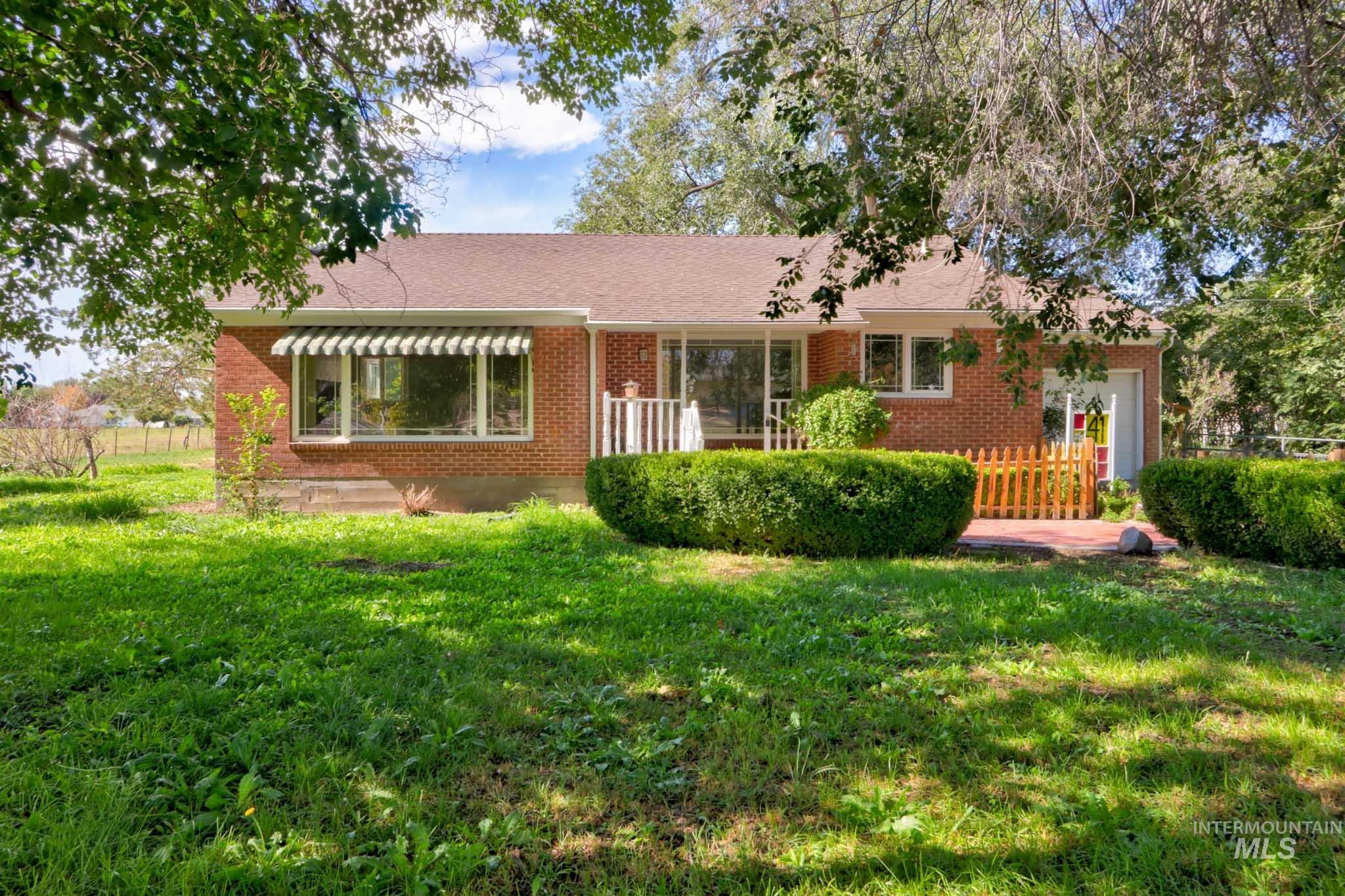 41 N Dorian Dr, Ontario, Oregon 97914, 3 Bedrooms, 2 Bathrooms, Residential For Sale, Price $325,000,MLS 98963812