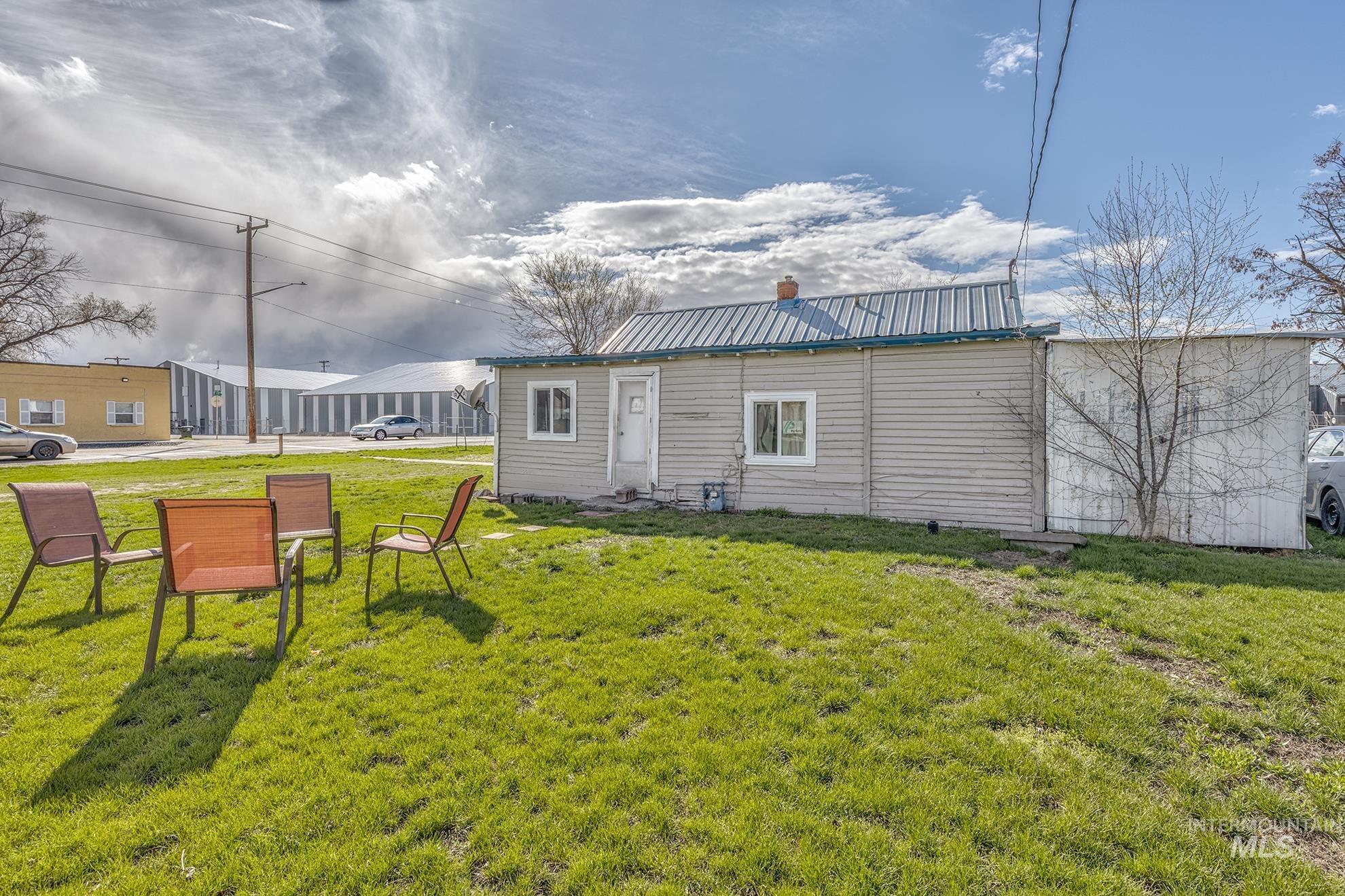 107 SE 5th Ave, Ontario, Oregon 97914, 3 Bedrooms, 1 Bathroom, Residential For Sale, Price $218,000,MLS 98963824