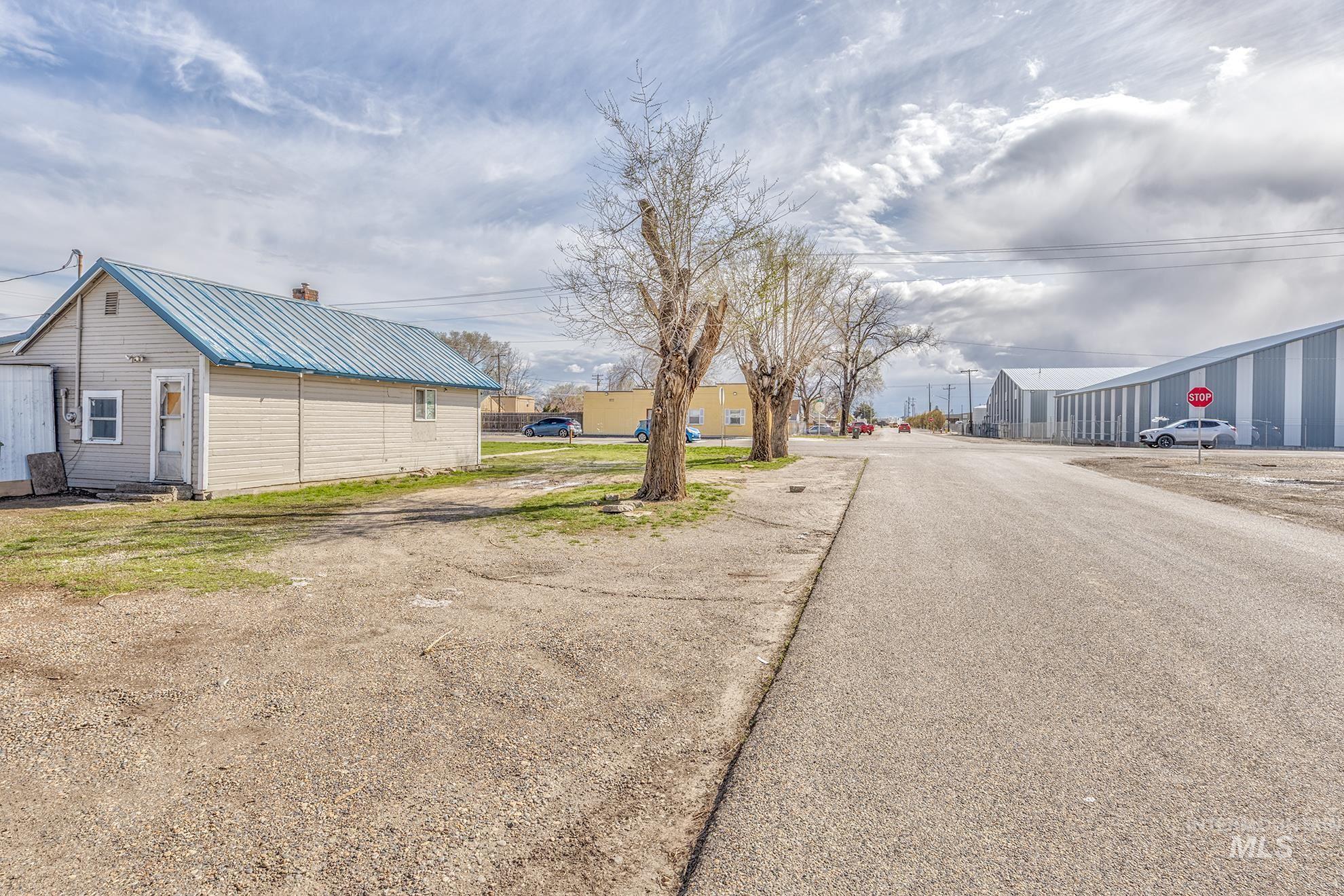 107 SE 5th Ave, Ontario, Oregon 97914, 3 Bedrooms, 1 Bathroom, Residential For Sale, Price $218,000,MLS 98963824