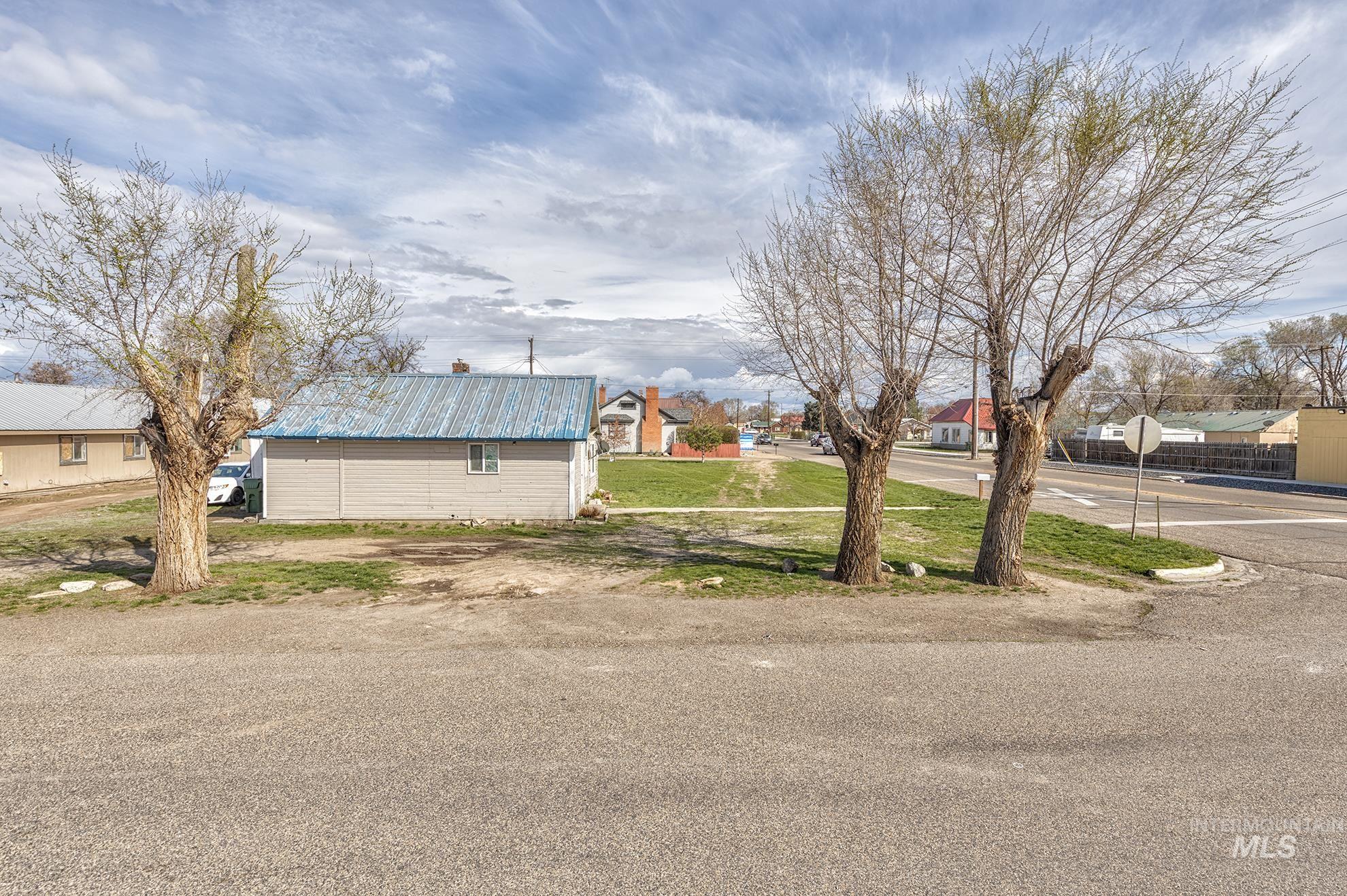 107 SE 5th Ave, Ontario, Oregon 97914, 3 Bedrooms, 1 Bathroom, Residential For Sale, Price $218,000,MLS 98963824