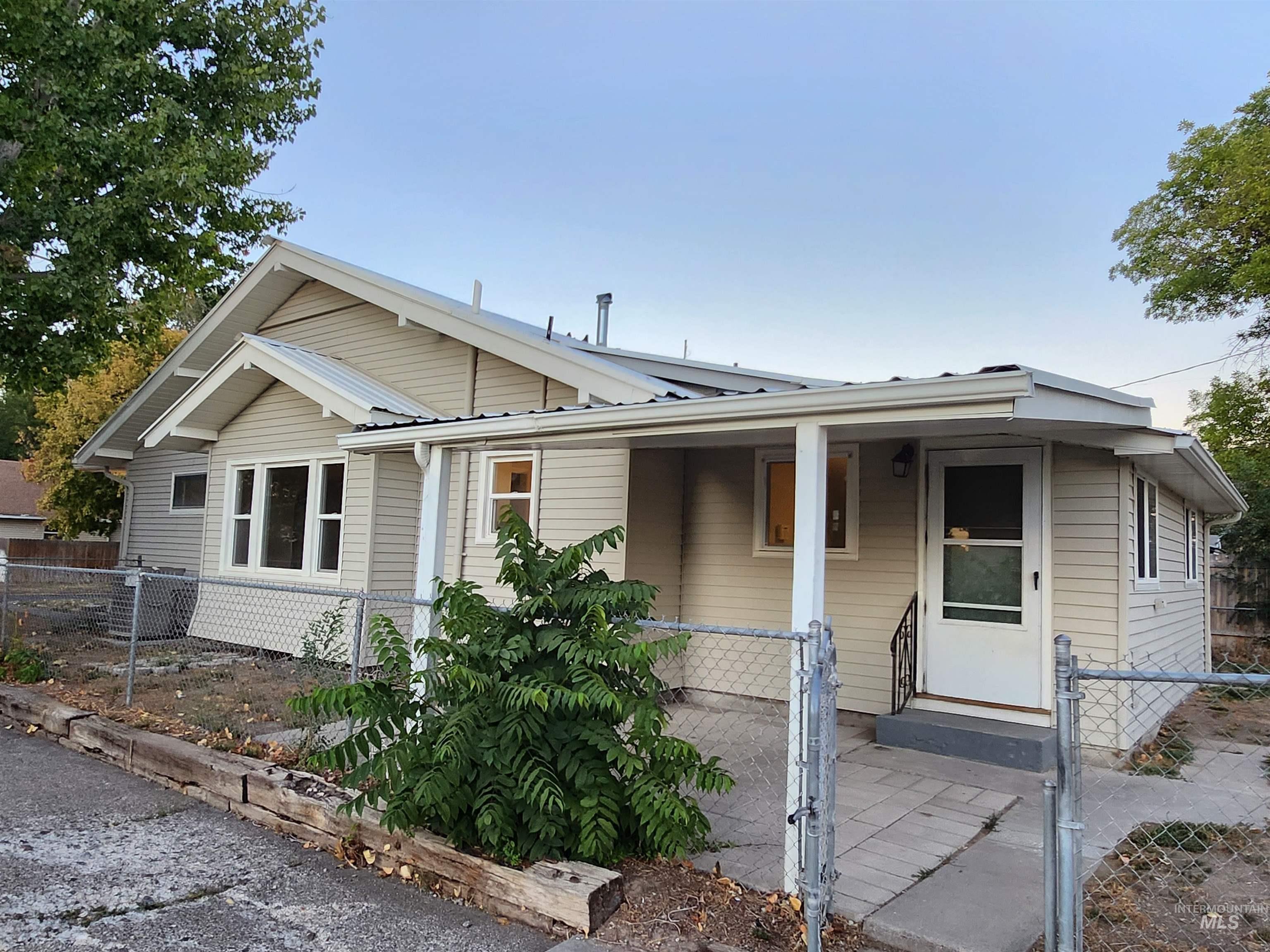 1404 4th Ave East, Twin Falls, Idaho 83301, 3 Bedrooms, 1.5 Bathrooms, Residential For Sale, Price $270,000,MLS 98963825