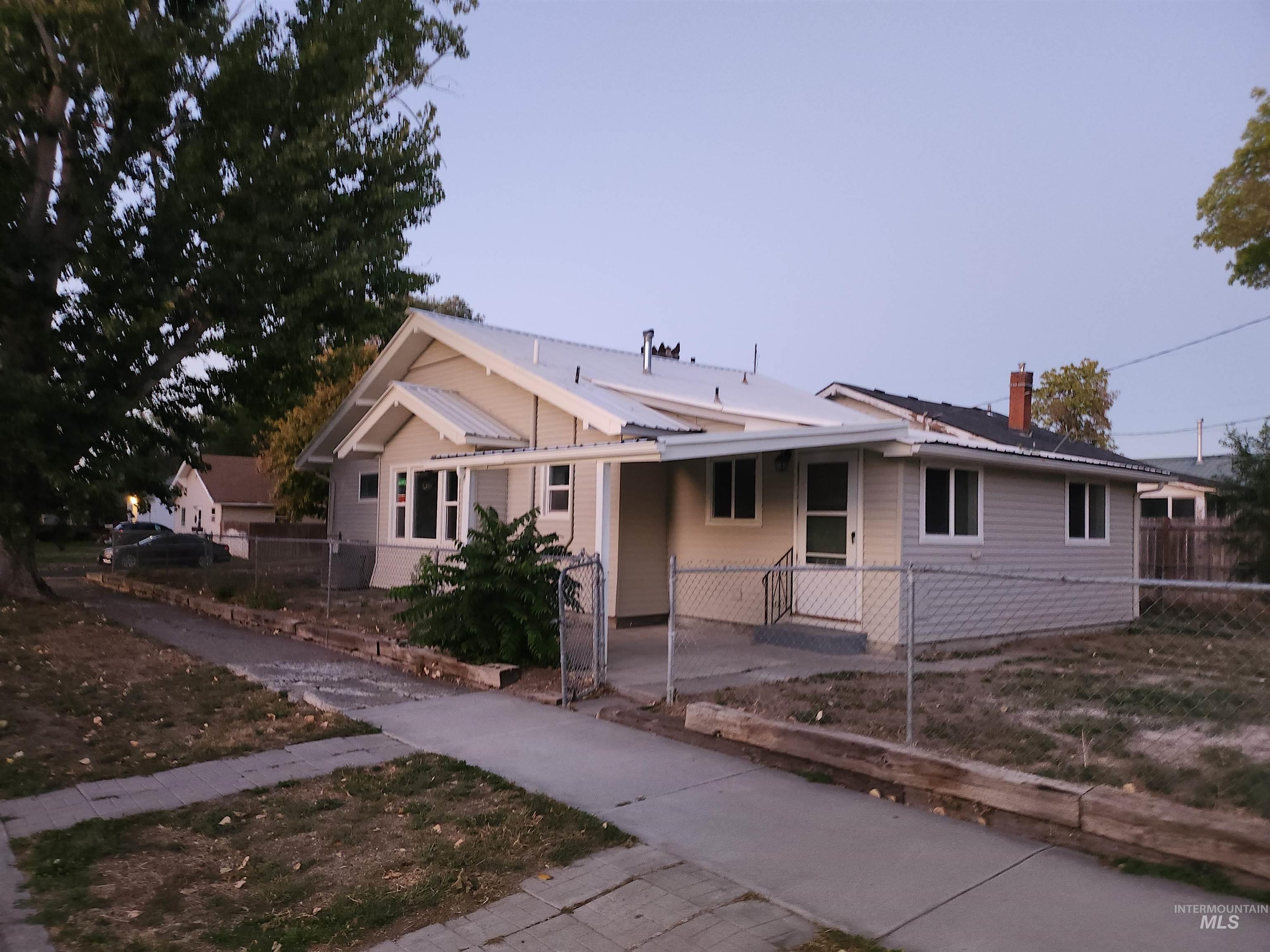 1404 4th Ave East, Twin Falls, Idaho 83301, 3 Bedrooms, 1.5 Bathrooms, Residential For Sale, Price $270,000,MLS 98963825