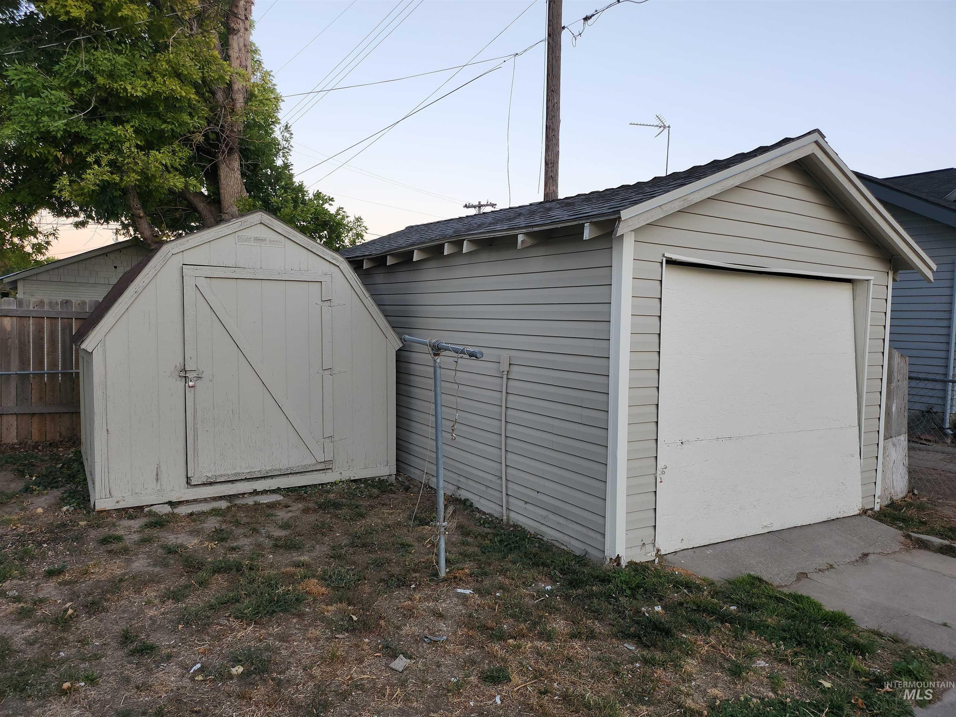 1404 4th Ave East, Twin Falls, Idaho 83301, 3 Bedrooms, 1.5 Bathrooms, Residential For Sale, Price $270,000,MLS 98963825