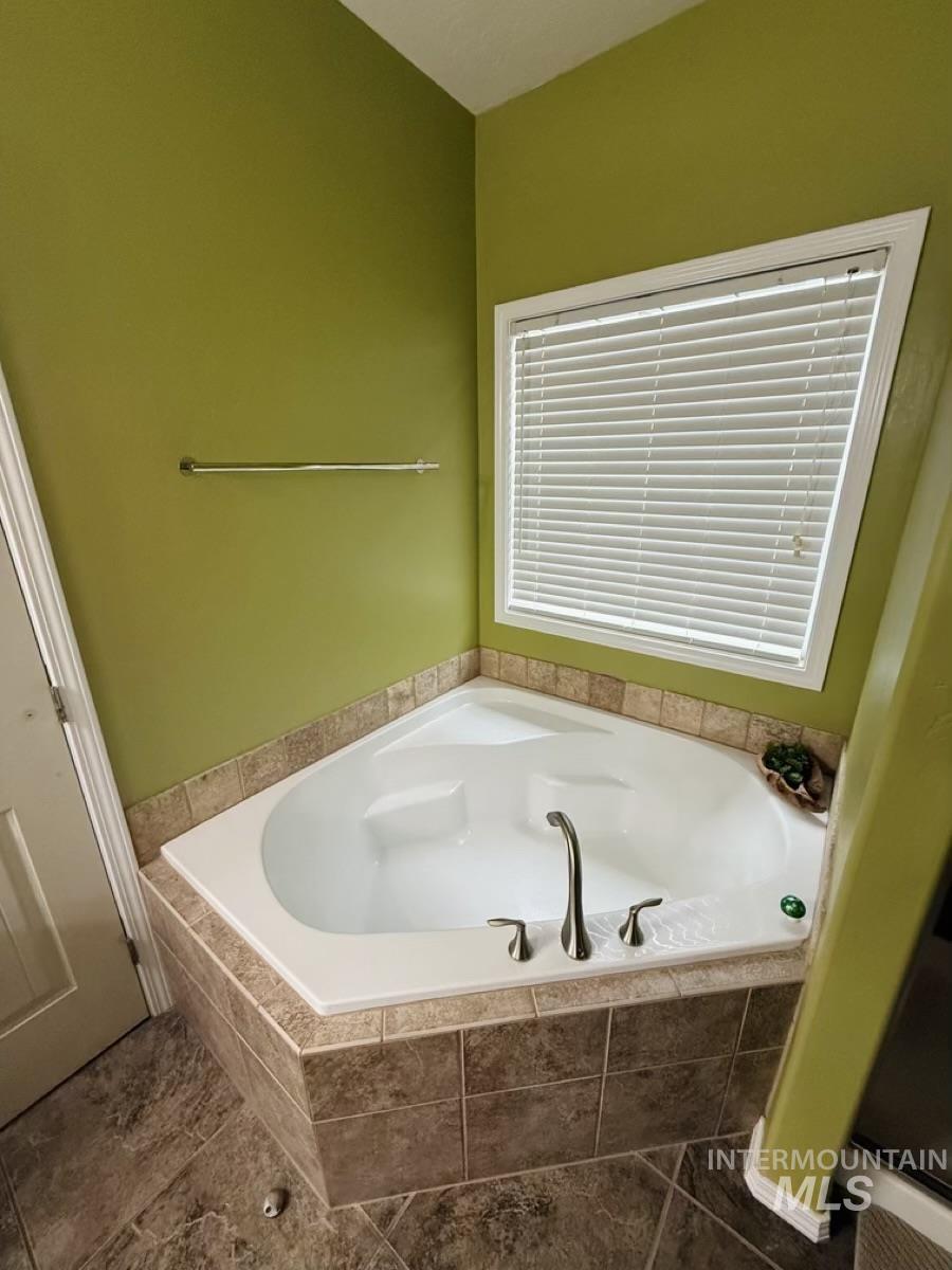 1011 S River Stone, Nampa, Idaho 83686, 4 Bedrooms, 3.5 Bathrooms, Residential For Sale, Price $674,990,MLS 98963826