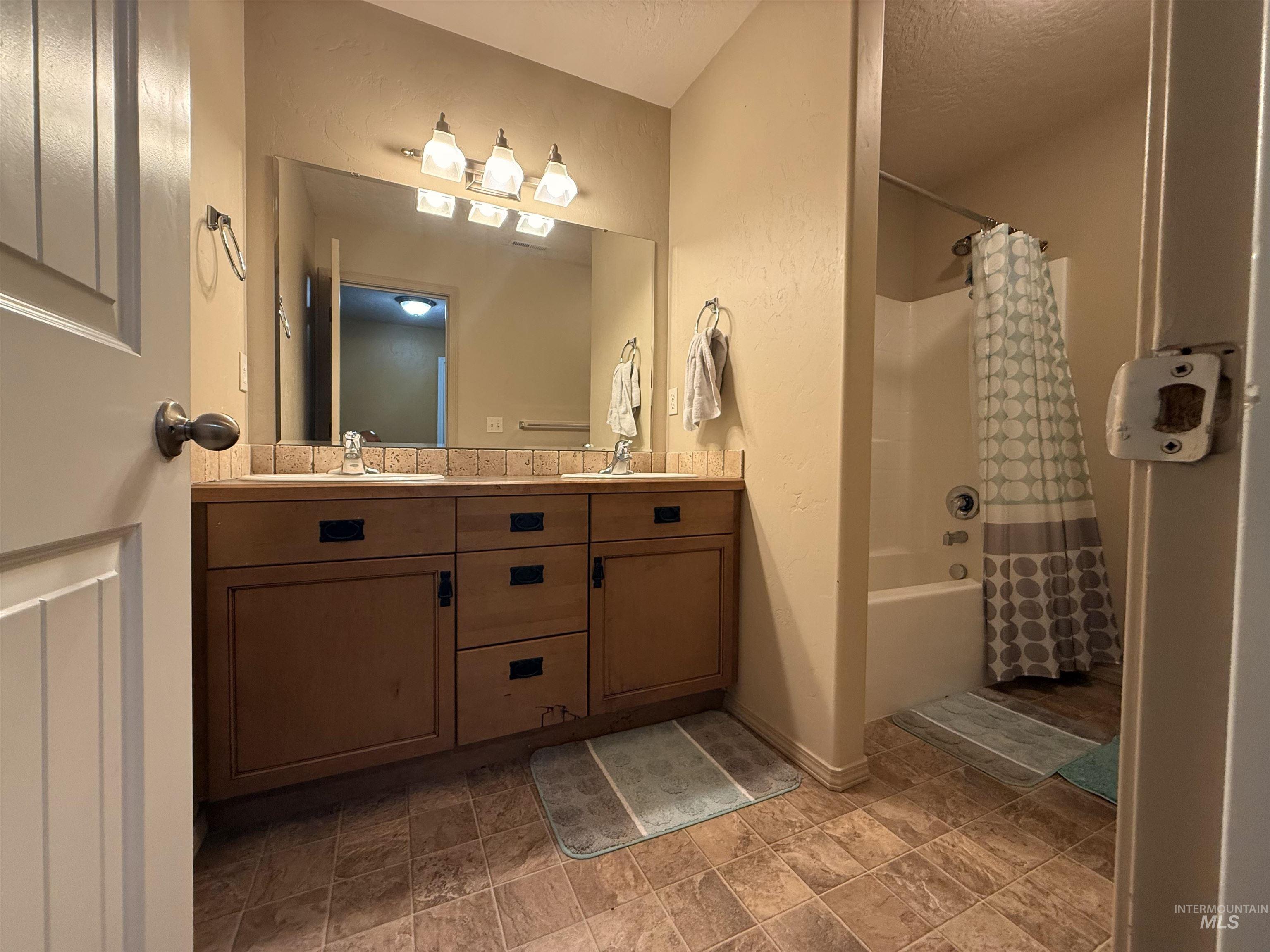 1011 S River Stone, Nampa, Idaho 83686, 4 Bedrooms, 3.5 Bathrooms, Residential For Sale, Price $674,990,MLS 98963826