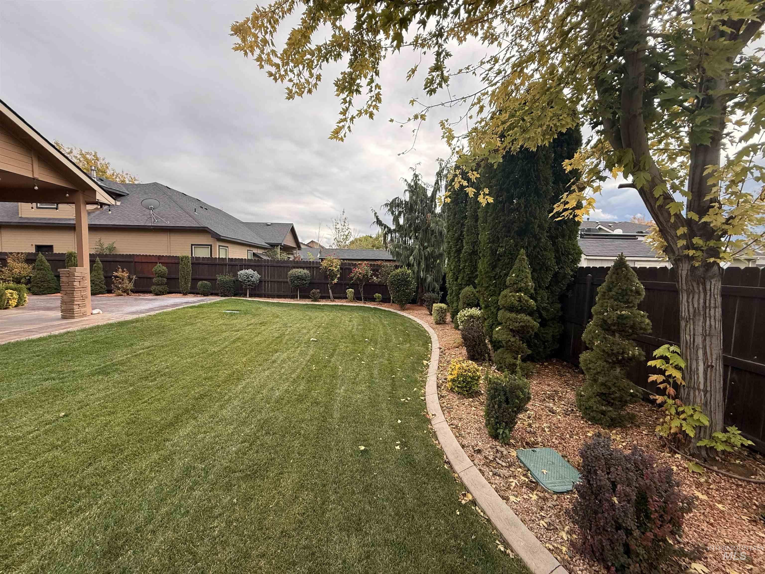 1011 S River Stone, Nampa, Idaho 83686, 4 Bedrooms, 3.5 Bathrooms, Residential For Sale, Price $674,990,MLS 98963826