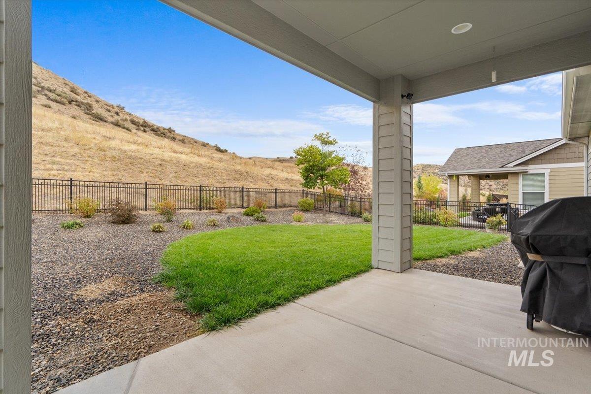 19250 N Shepherds Pie Place, Boise, Idaho 83714, 3 Bedrooms, 3 Bathrooms, Residential For Sale, Price $619,900,MLS 98963842