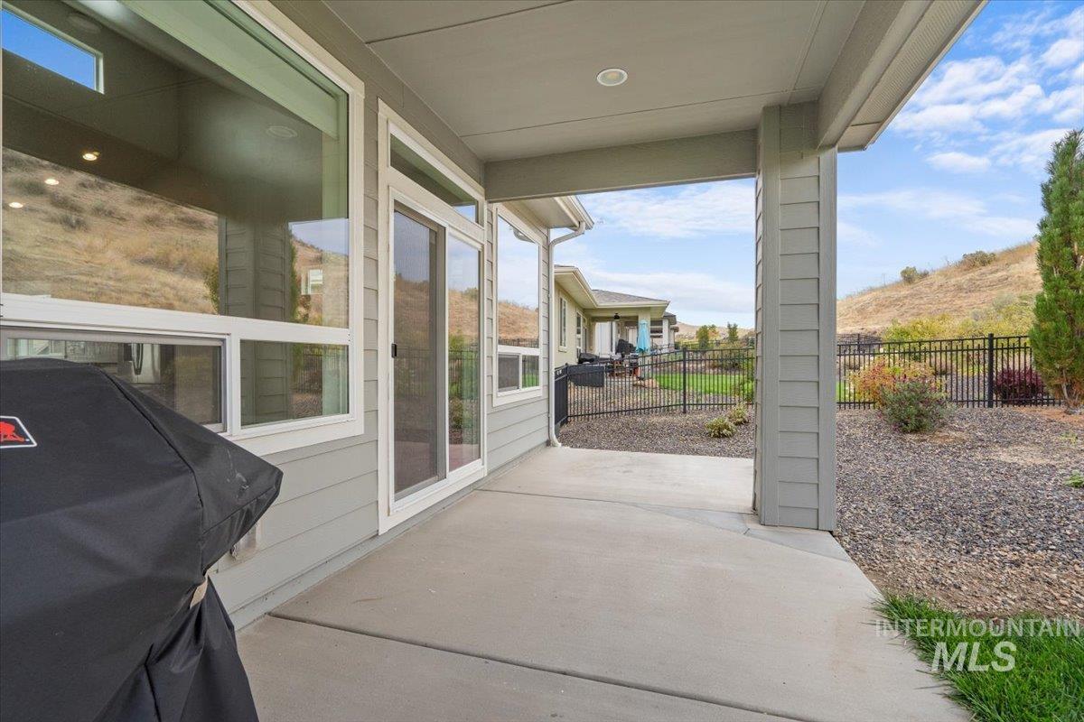 19250 N Shepherds Pie Place, Boise, Idaho 83714, 3 Bedrooms, 3 Bathrooms, Residential For Sale, Price $619,900,MLS 98963842