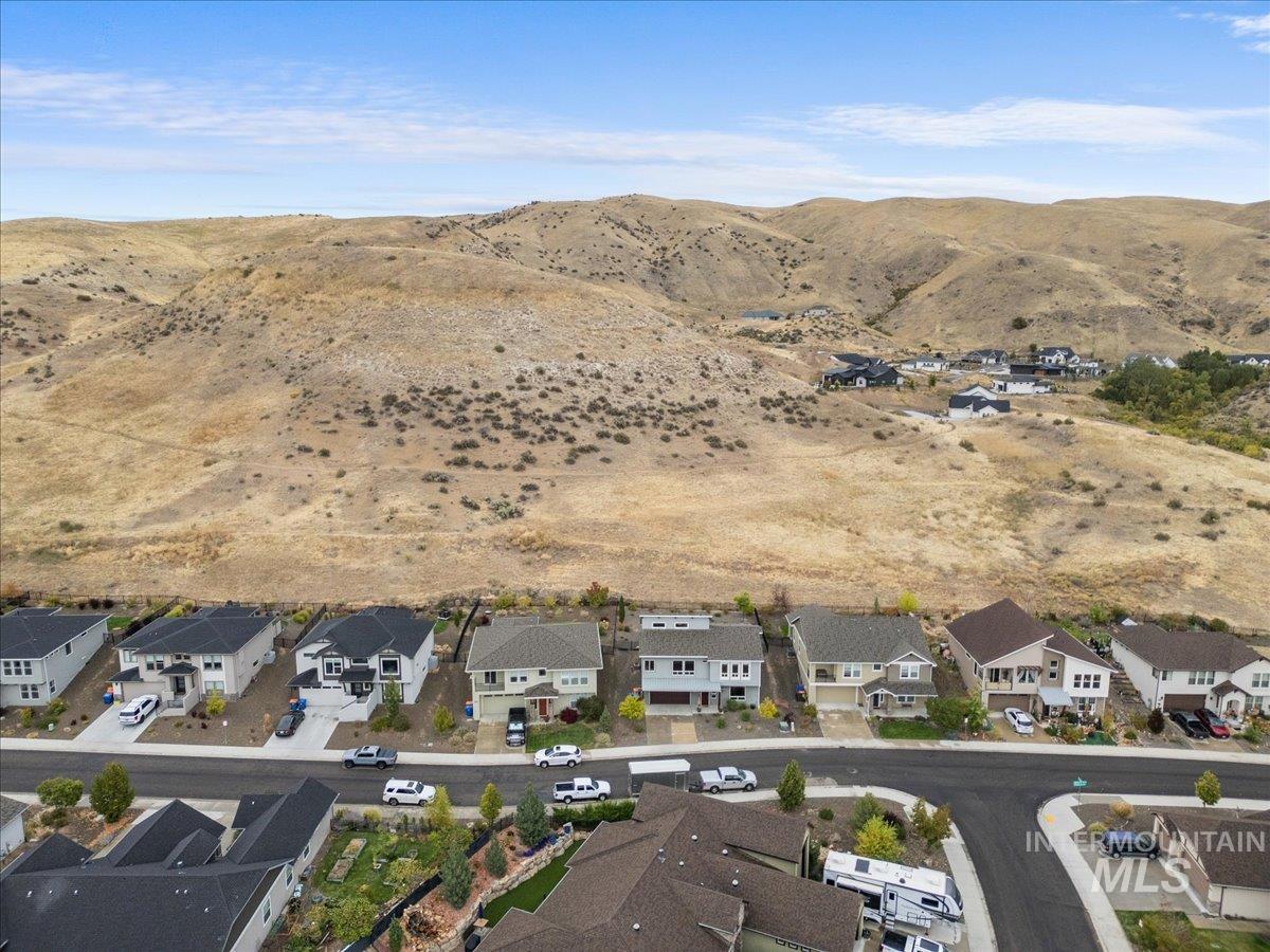 19250 N Shepherds Pie Place, Boise, Idaho 83714, 3 Bedrooms, 3 Bathrooms, Residential For Sale, Price $619,900,MLS 98963842