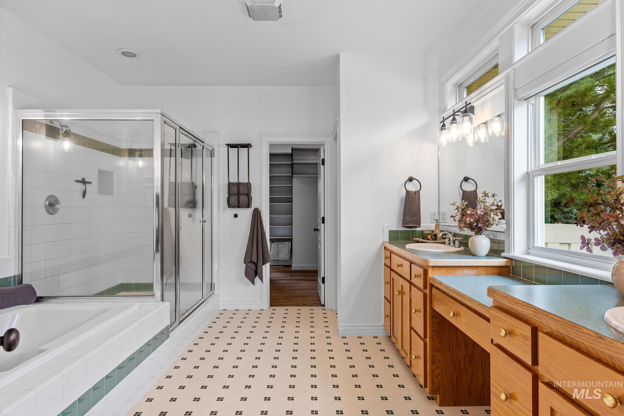 615 E Trinidad, Meridian, Idaho 83642, 6 Bedrooms, 4.5 Bathrooms, Residential For Sale, Price $929,990,MLS 98963852