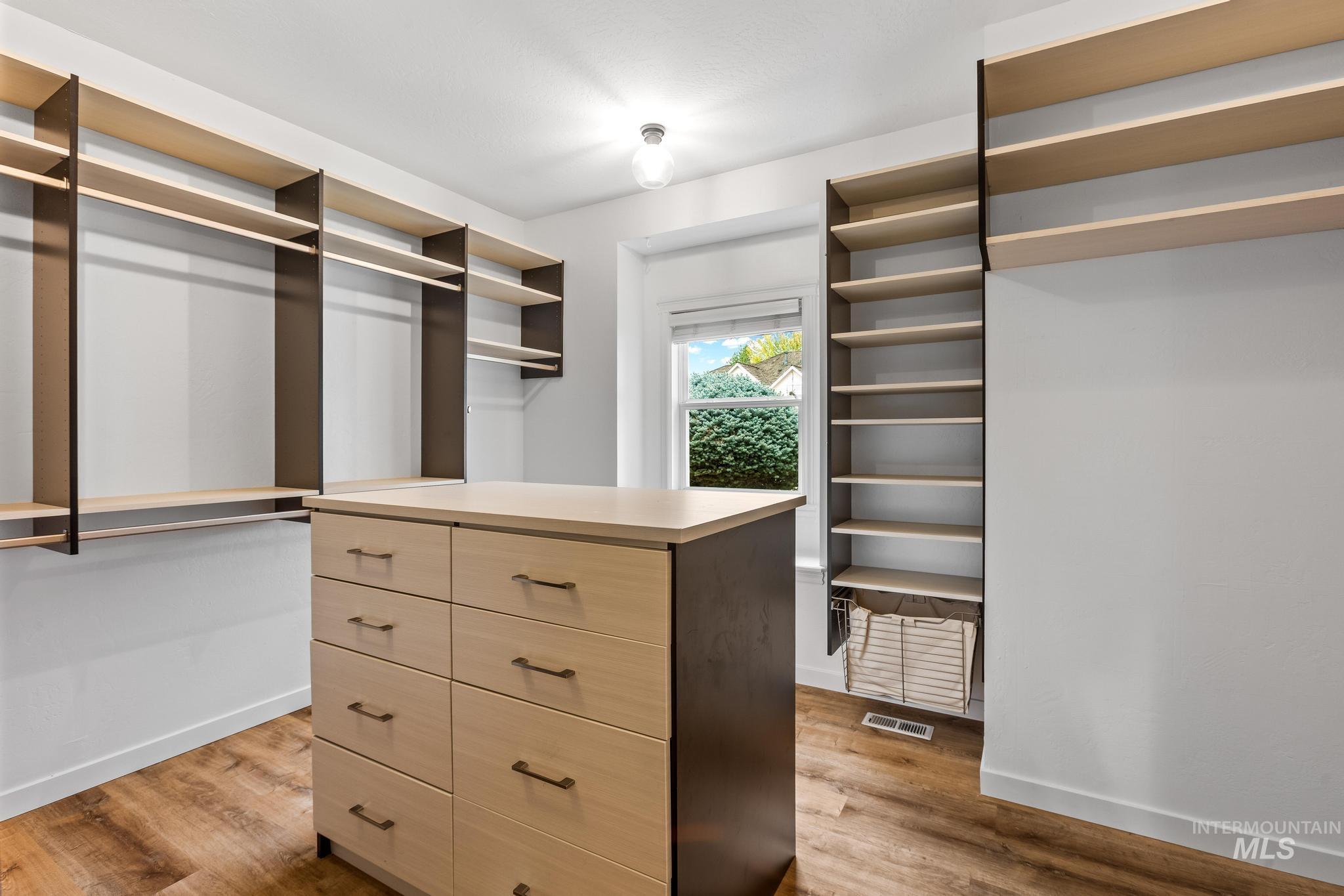 615 E Trinidad, Meridian, Idaho 83642, 6 Bedrooms, 4.5 Bathrooms, Residential For Sale, Price $929,990,MLS 98963852