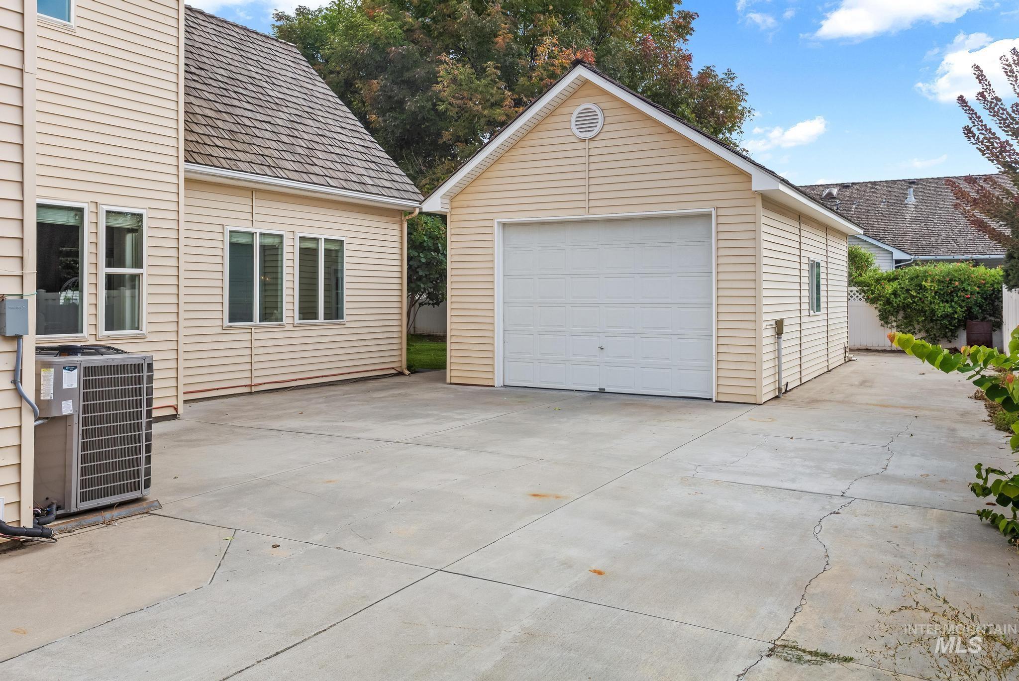 615 E Trinidad, Meridian, Idaho 83642, 6 Bedrooms, 4.5 Bathrooms, Residential For Sale, Price $929,990,MLS 98963852