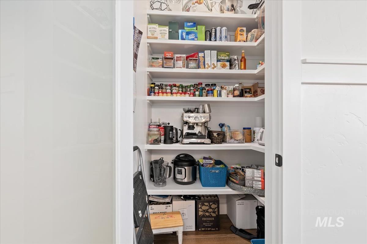 4299 W Bay Oak Ln, Meridian, Idaho 83646, 3 Bedrooms, 2.5 Bathrooms, Residential Income For Sale, Price $649,333,MLS 98963864