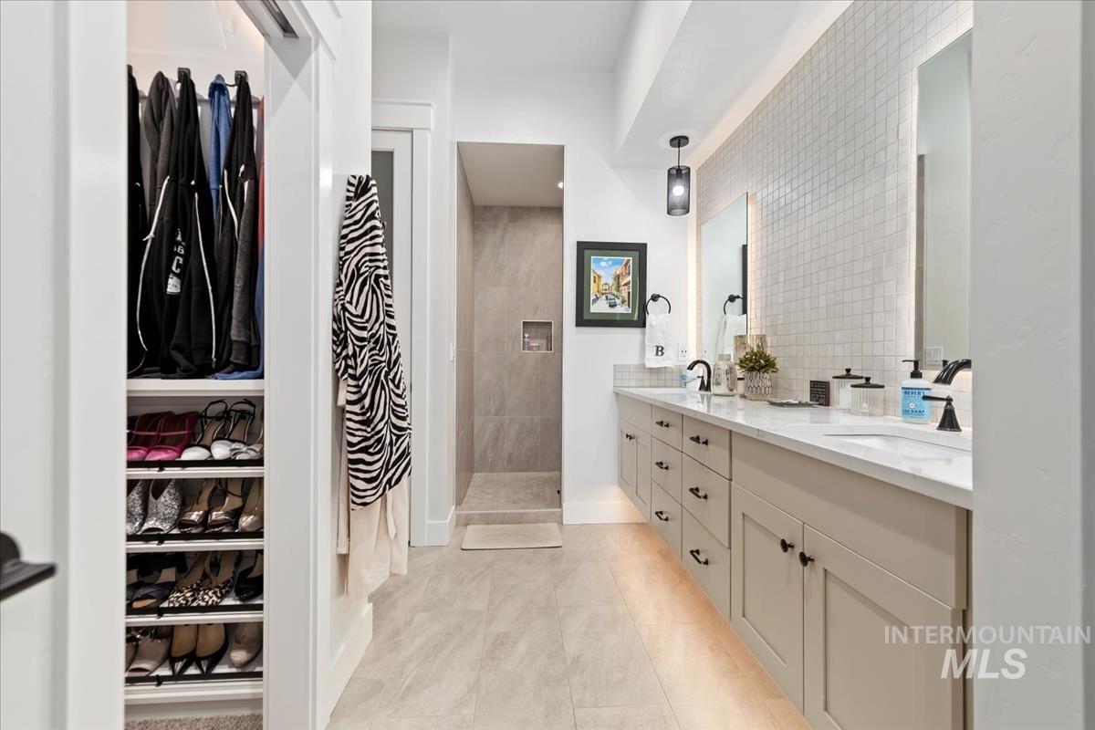 4299 W Bay Oak Ln, Meridian, Idaho 83646, 3 Bedrooms, 2.5 Bathrooms, Residential Income For Sale, Price $649,333,MLS 98963864