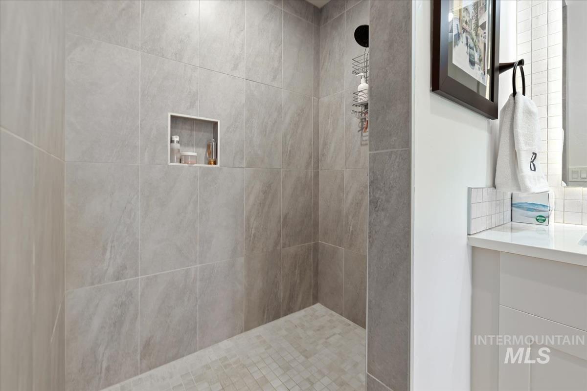 4299 W Bay Oak Ln, Meridian, Idaho 83646, 3 Bedrooms, 2.5 Bathrooms, Residential Income For Sale, Price $649,333,MLS 98963864