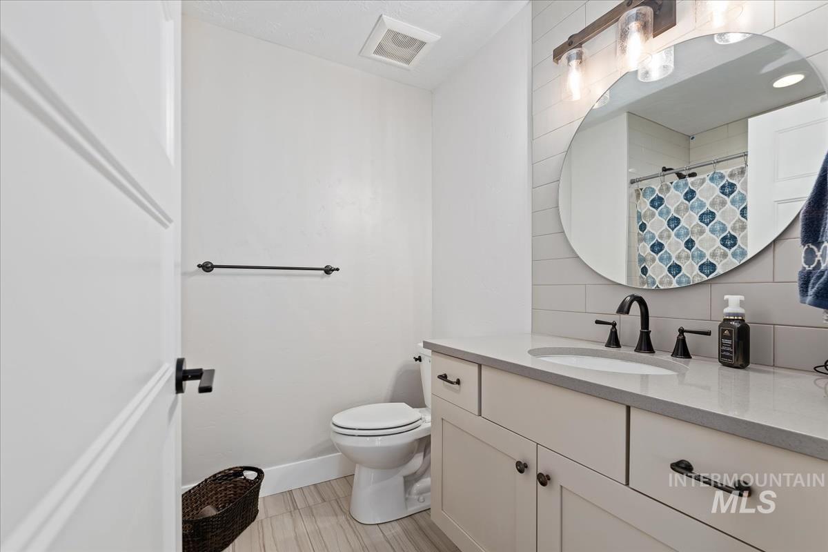 4299 W Bay Oak Ln, Meridian, Idaho 83646, 3 Bedrooms, 2.5 Bathrooms, Residential Income For Sale, Price $649,333,MLS 98963864