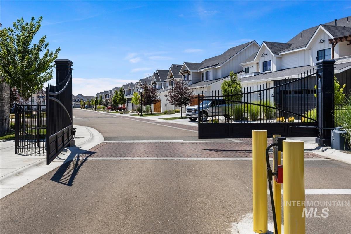 4299 W Bay Oak Ln, Meridian, Idaho 83646, 3 Bedrooms, 2.5 Bathrooms, Residential Income For Sale, Price $649,333,MLS 98963864